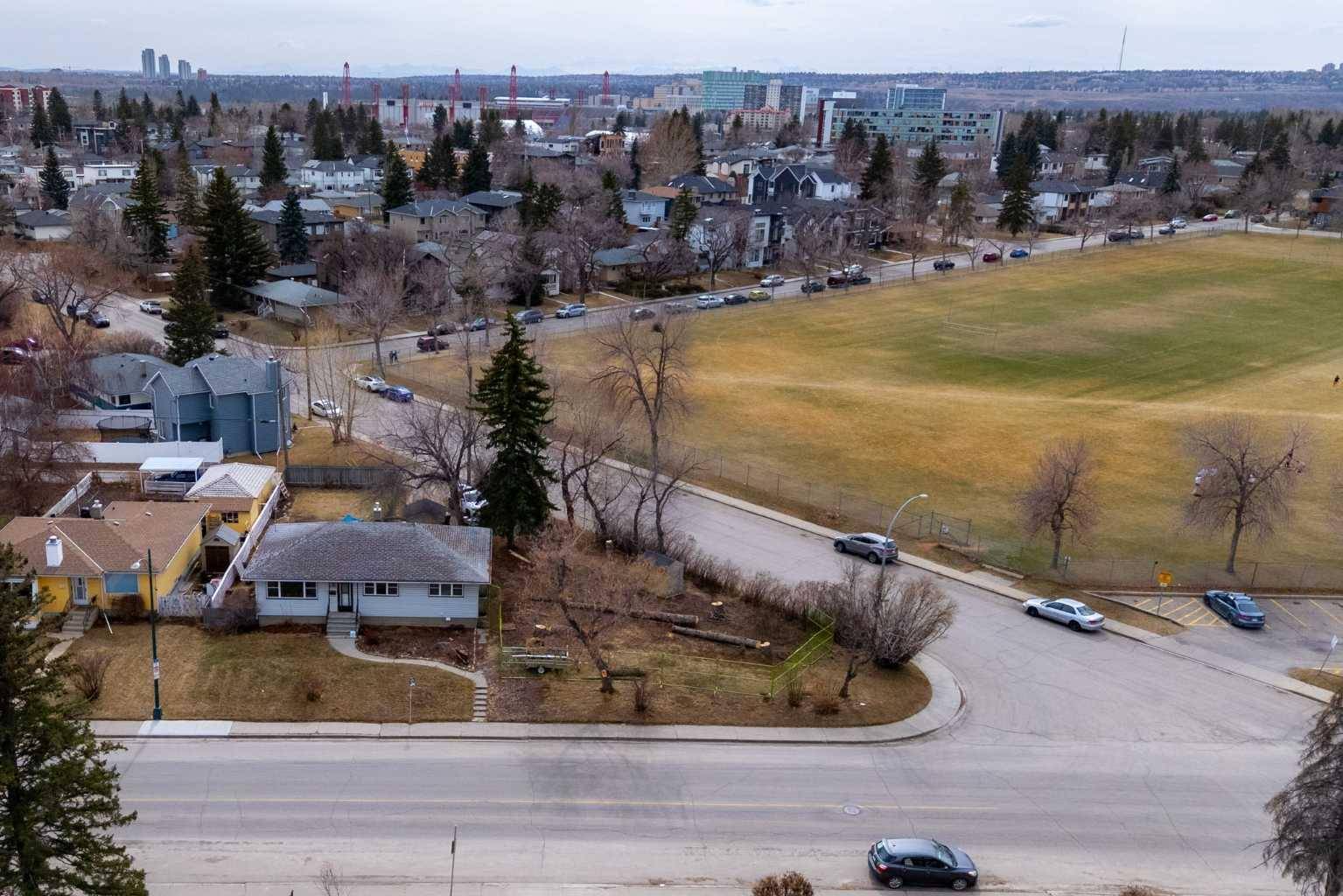 Calgary, AB T2M 4G7,2747 Morley TRL Northwest