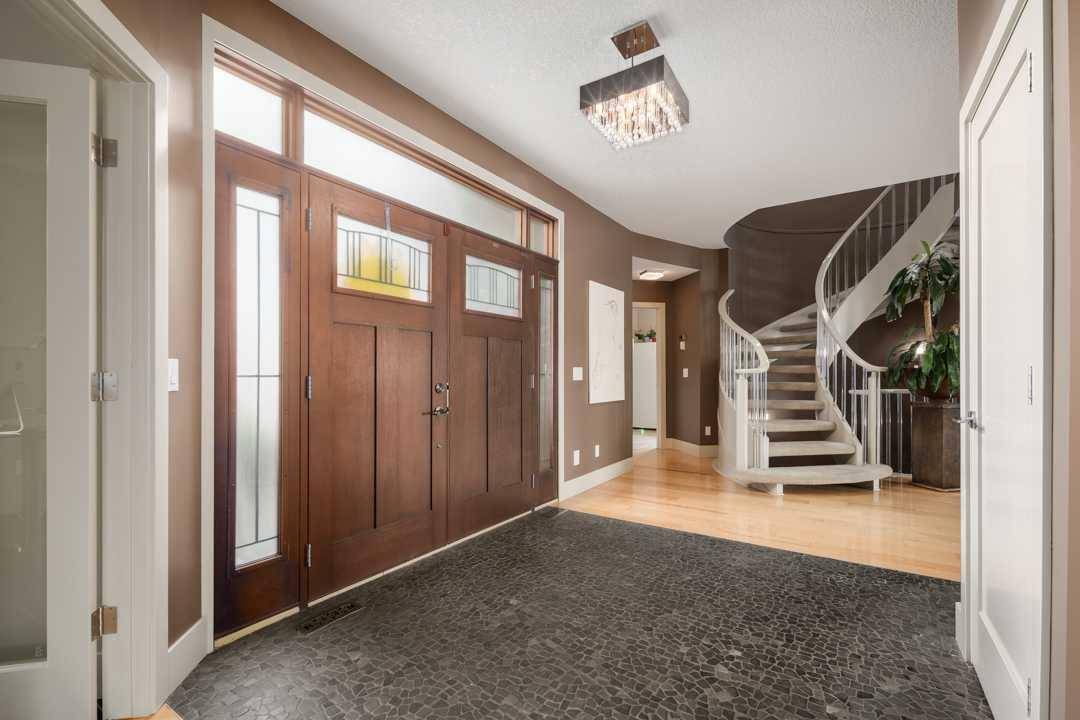 Calgary, AB T2W 3B3,343 Candle PL SW