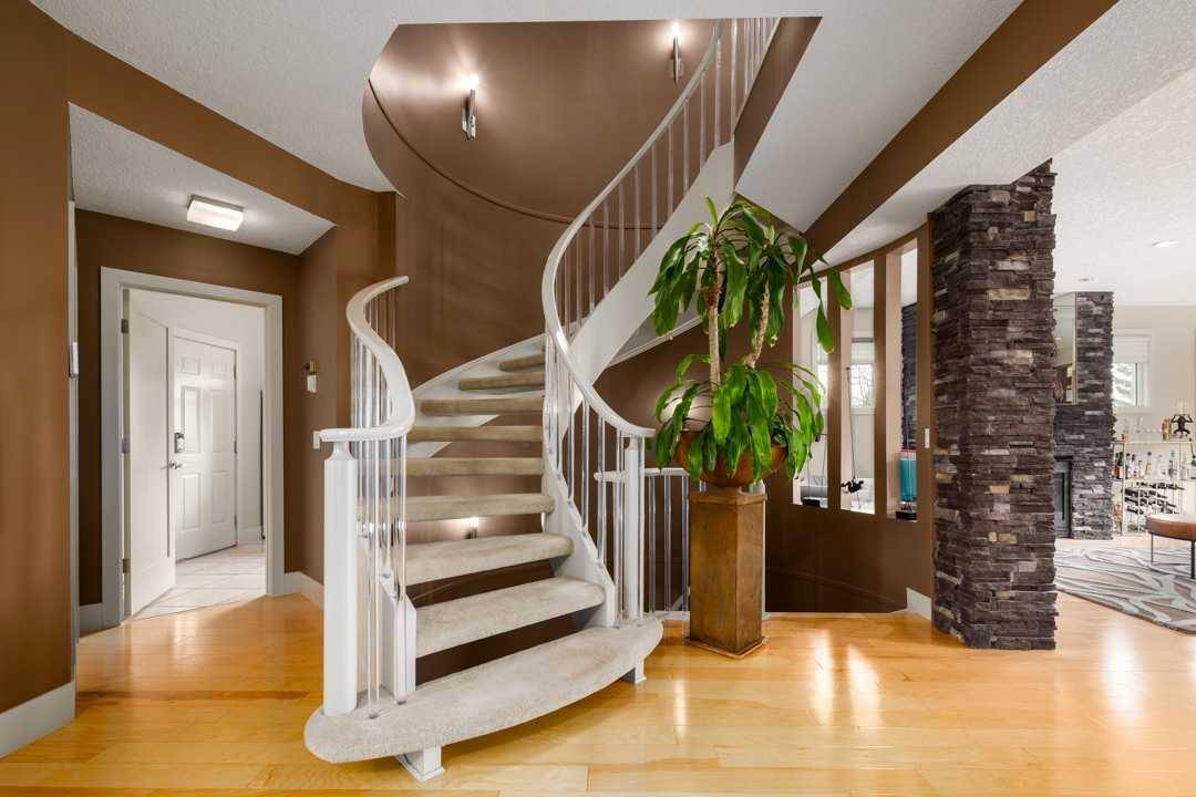 Calgary, AB T2W 3B3,343 Candle PL SW