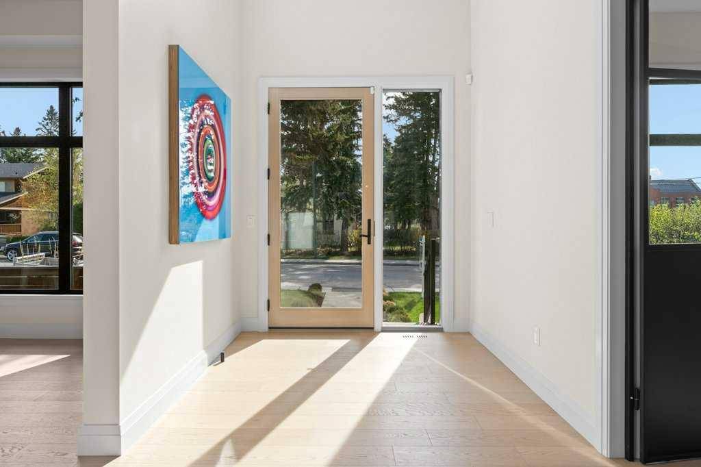 Calgary, AB T2T 2J1,3839 8 ST SW