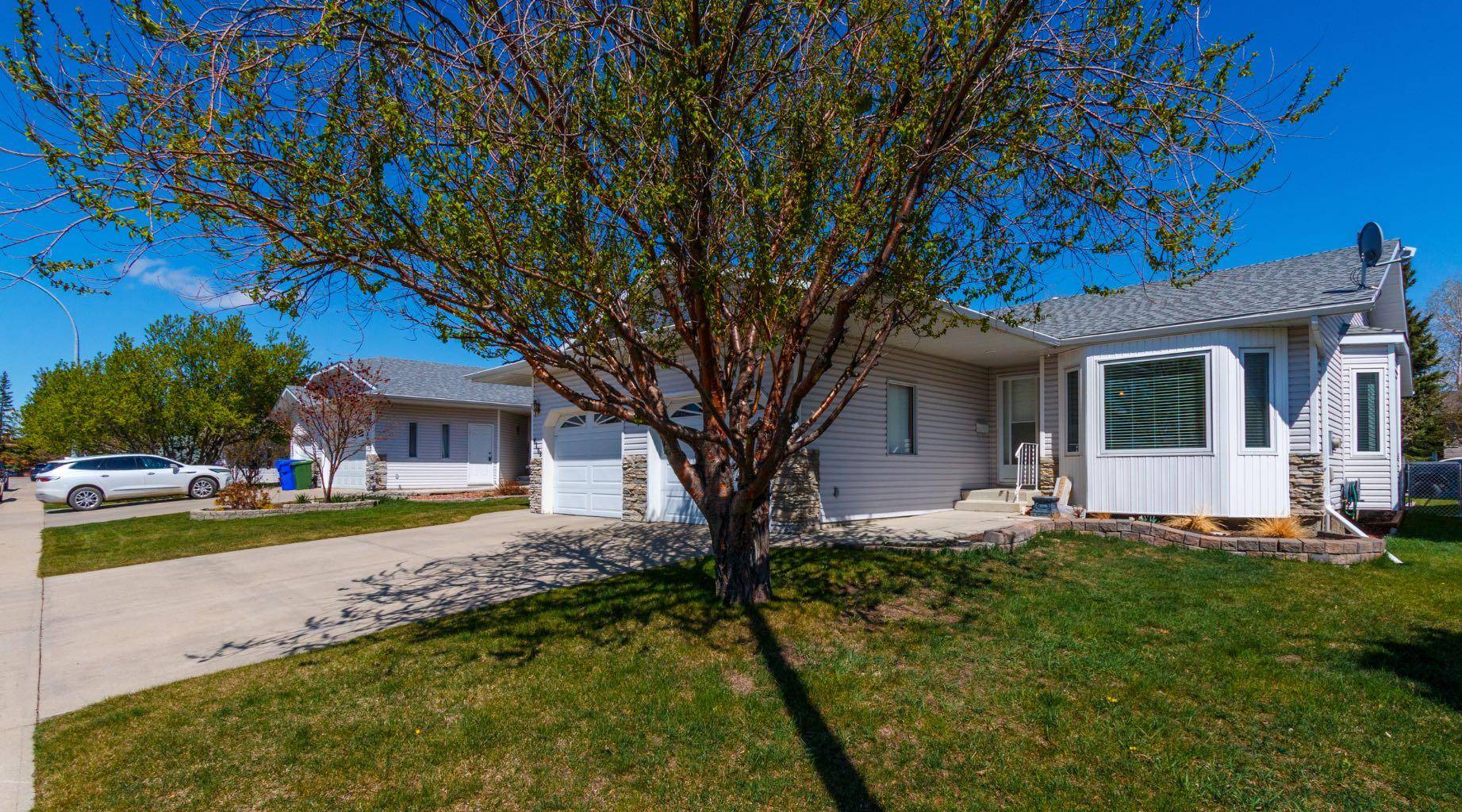 Olds, AB T4H 1B4,4104 Silverpark Estates Close