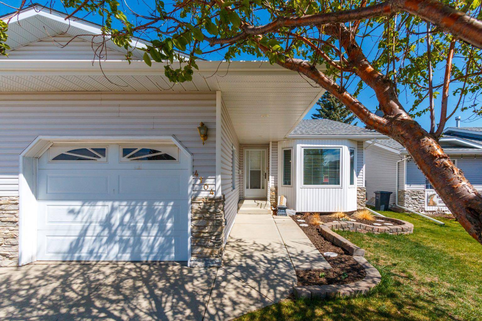 4104 Silverpark Estates Close, Olds, AB T4H 1B4