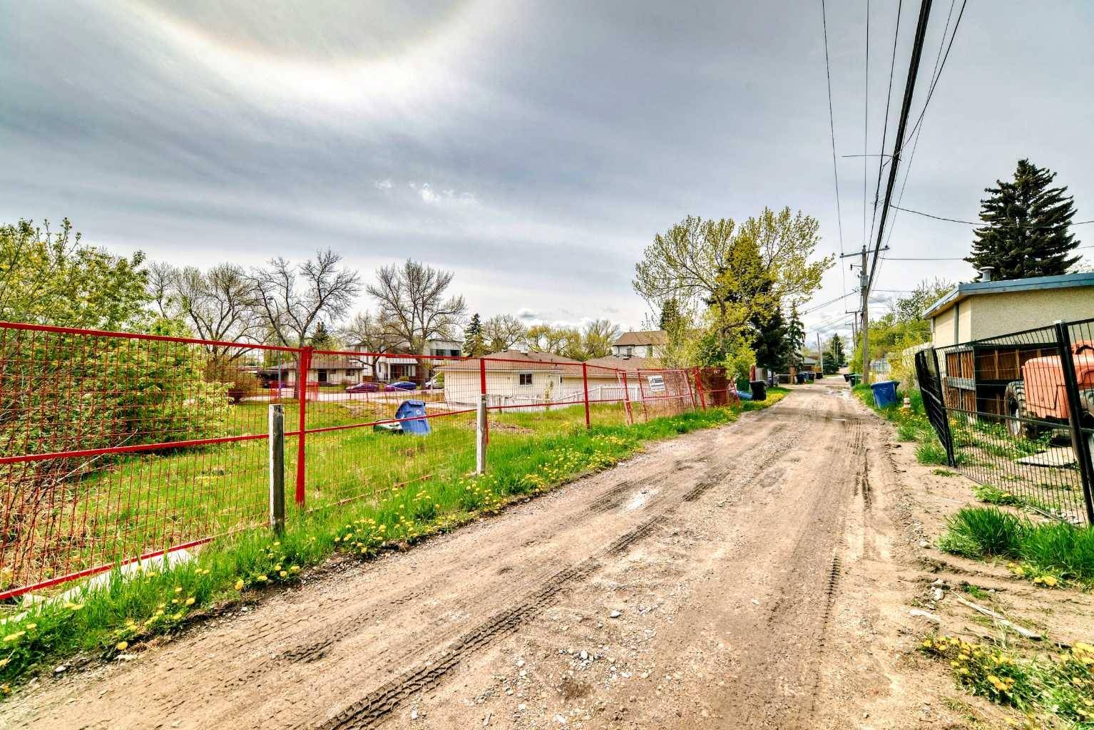 Calgary, AB T2K3J1,523 Northmount DR Northwest