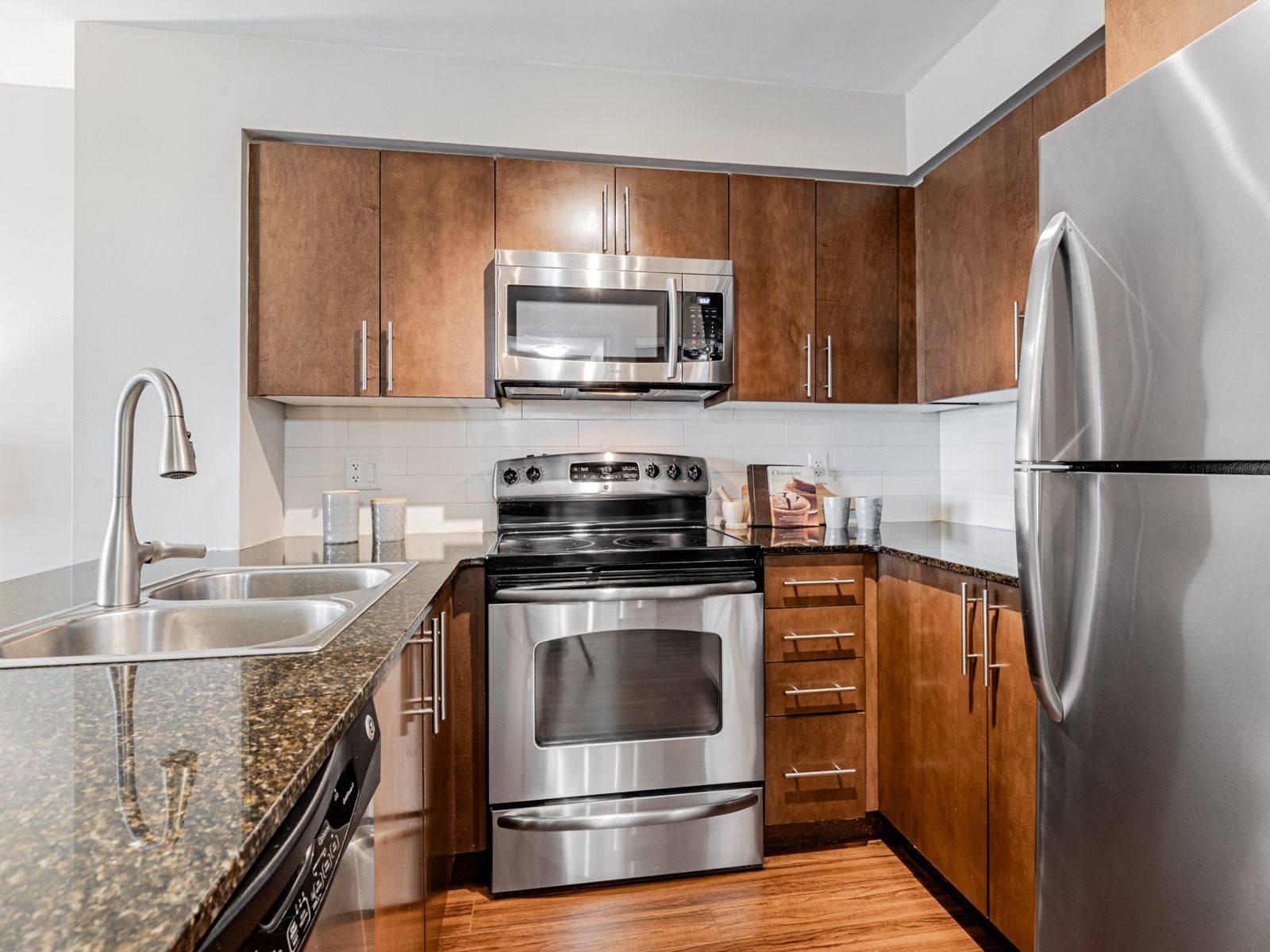 Toronto C10, ON M4S 3H8,2191 Yonge ST #1203
