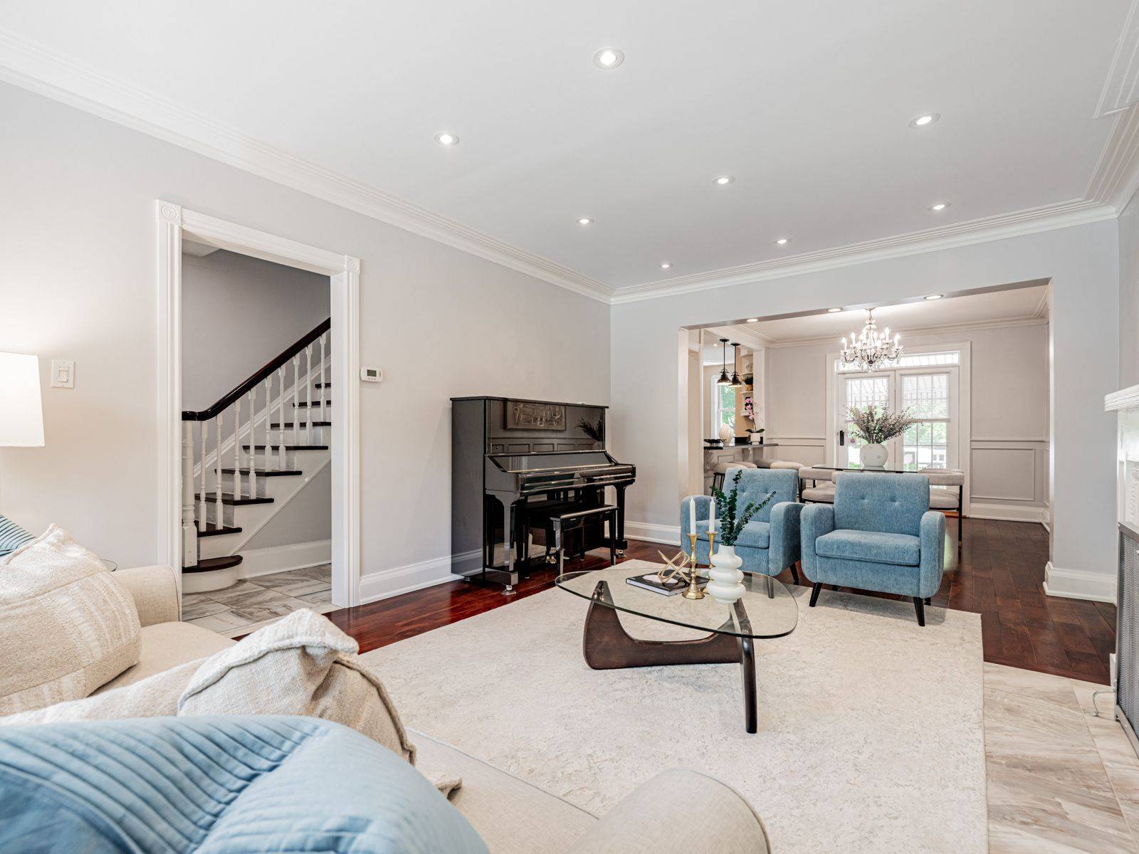 Toronto C04, ON M5N 2X1,35 Edgecombe AVE
