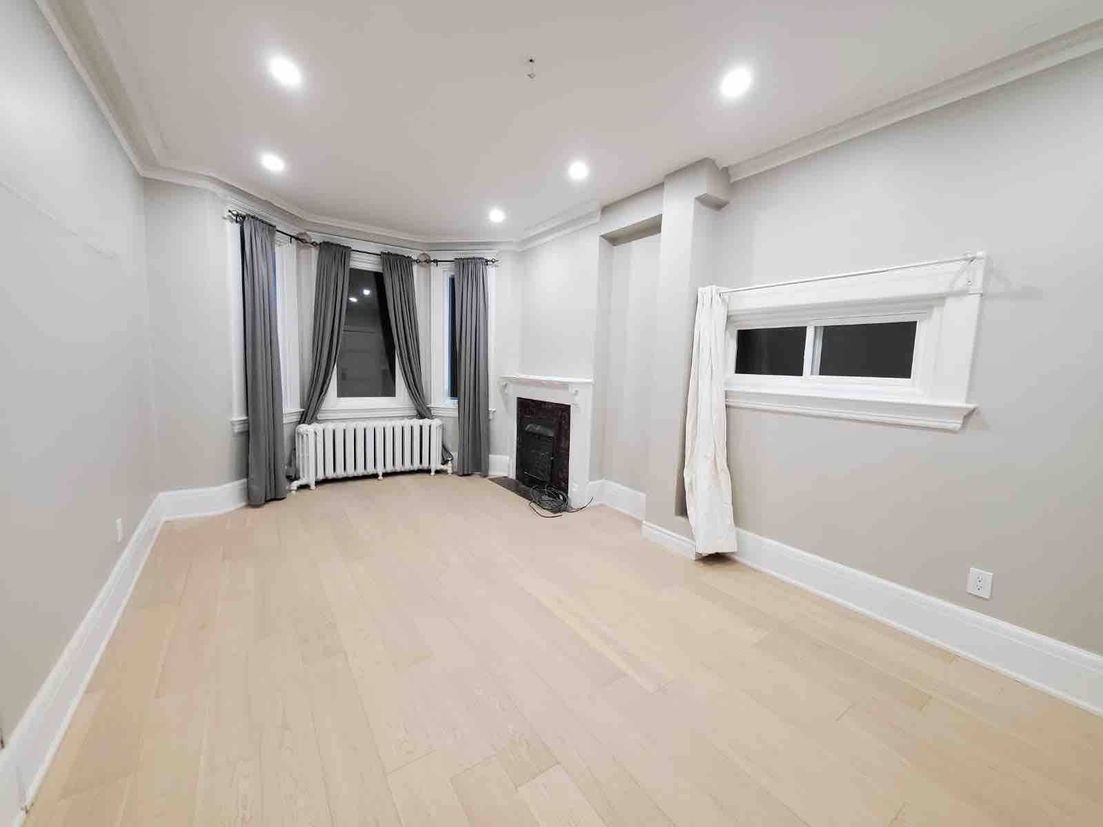 178 Spadina RD #1 - Back, Toronto C02, ON M5R 2T8