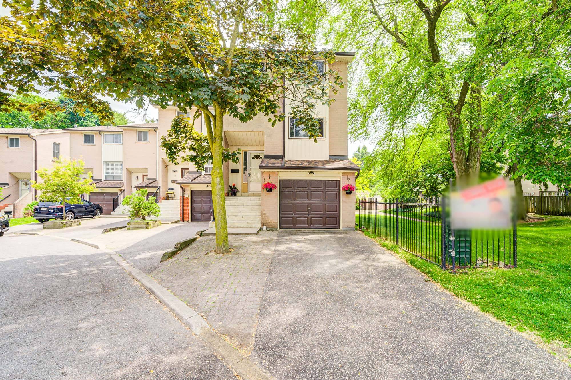 25 Collinsgrove RD #109, Toronto E10, ON M1E 3S3