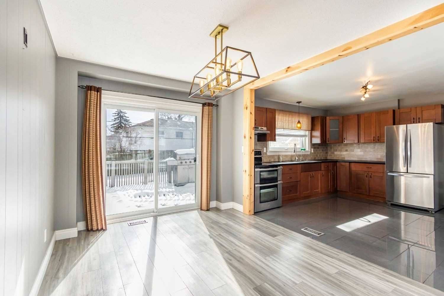 Pickering, ON L1W 1K9,1323 Poprad AVE #Upper