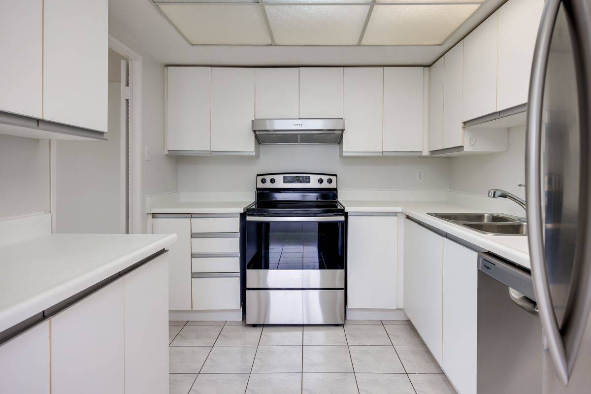 Richmond Hill, ON L4C 9S4,20 Harding BLVD #304