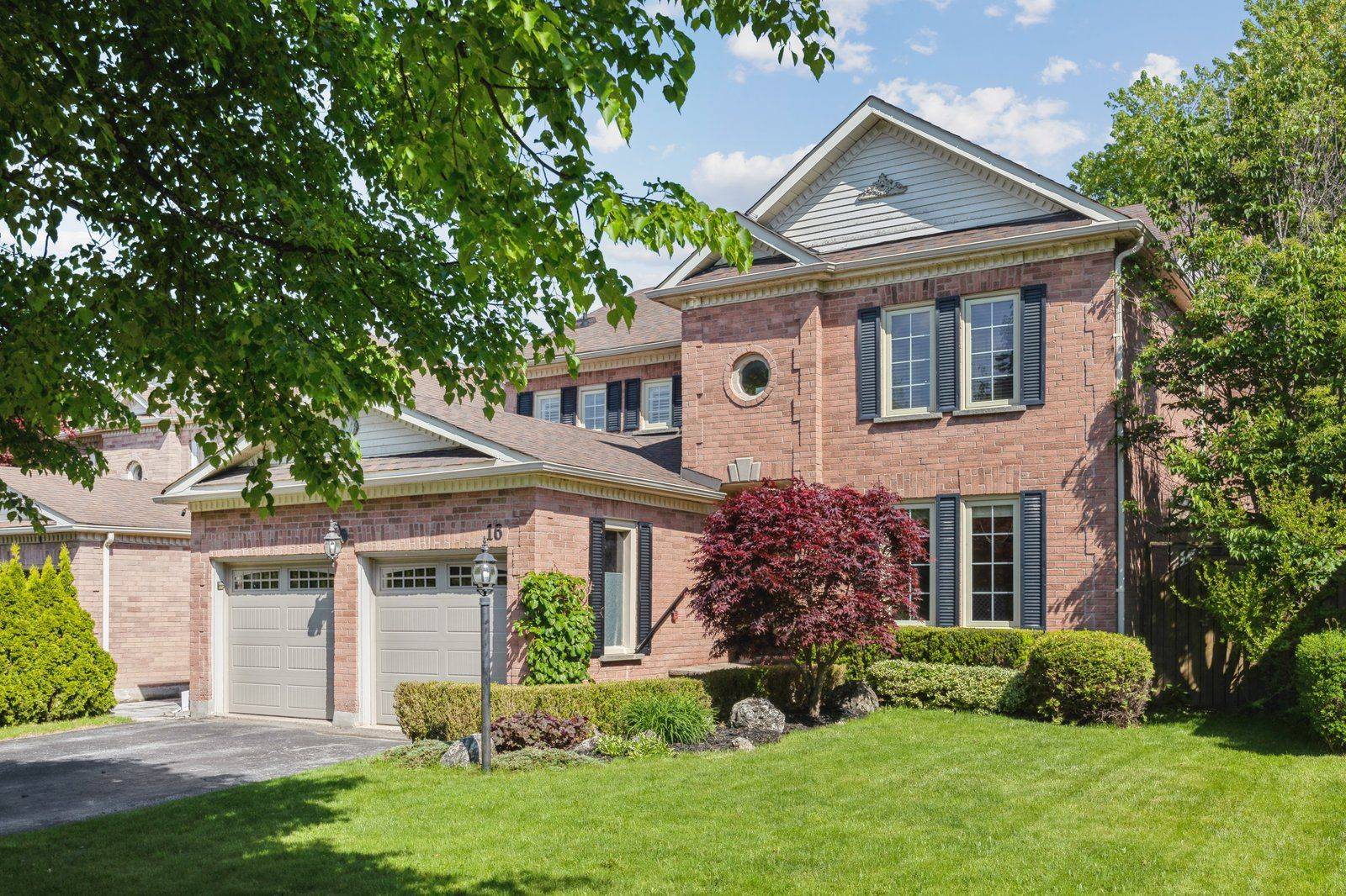 16 White Lodge CRES, Richmond Hill, ON L4C 8Z7