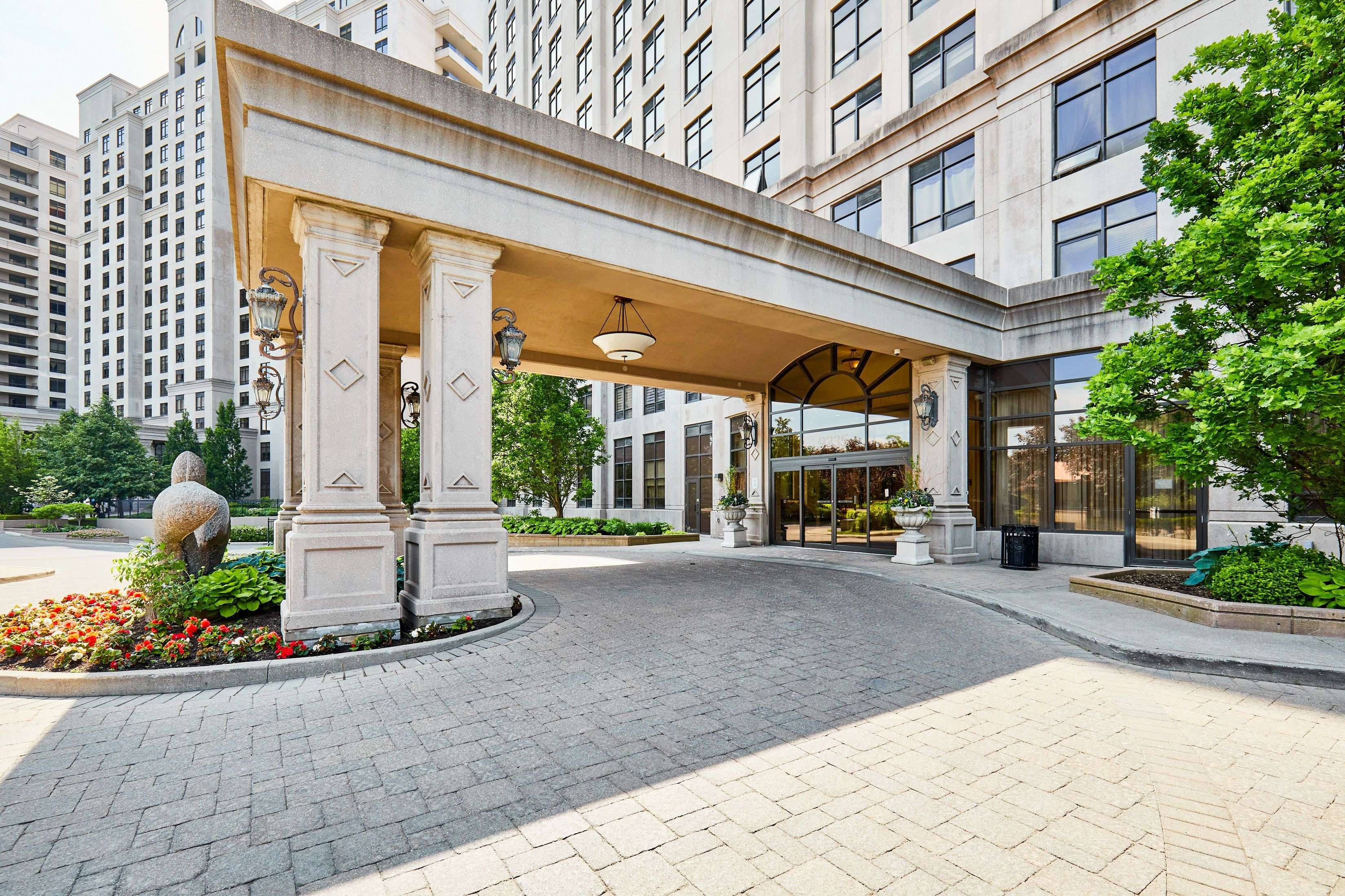 9235 Jane ST #1016, Vaughan, ON L6A 0J8