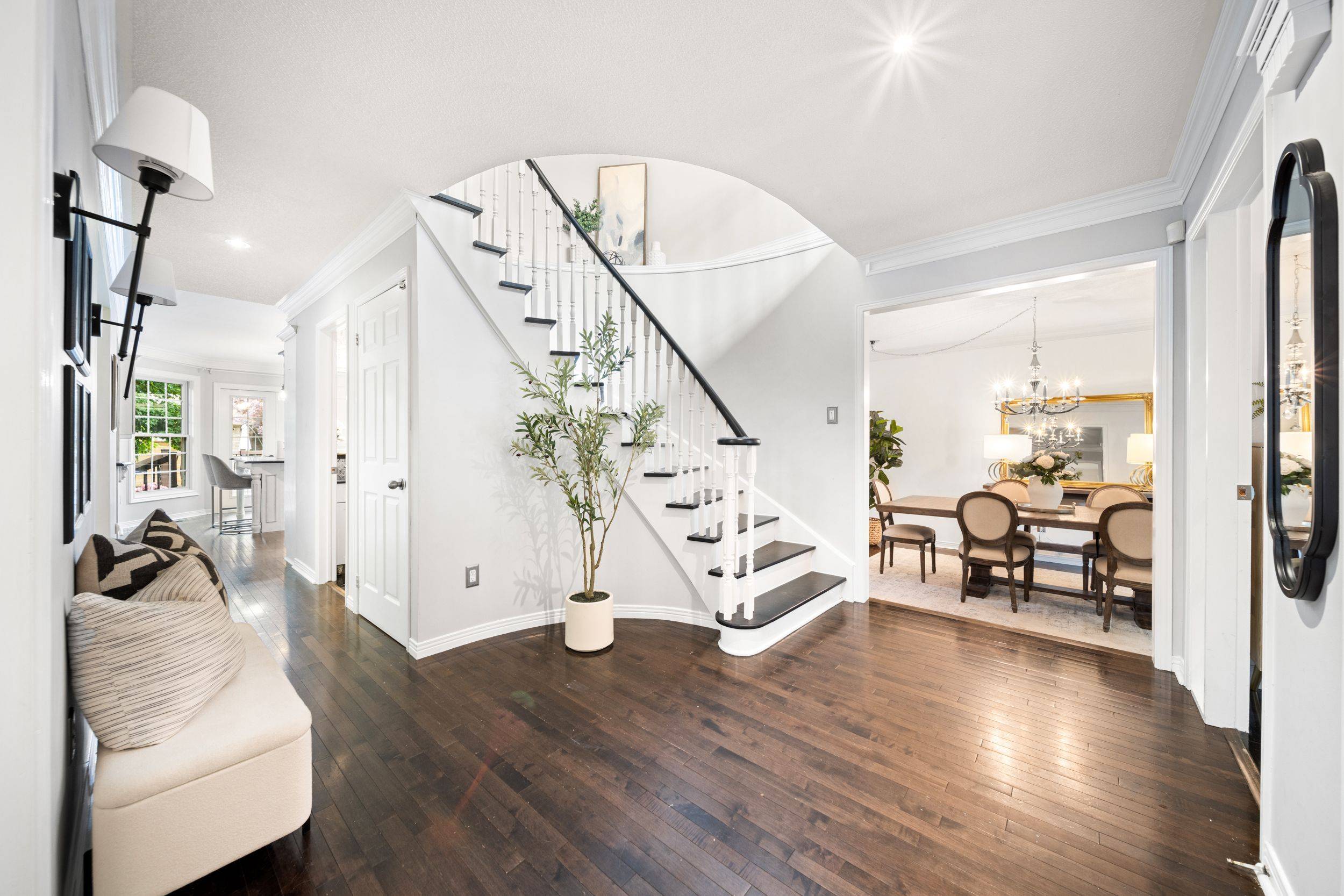 Burlington, ON L7M 3W1,2067 Annette CT