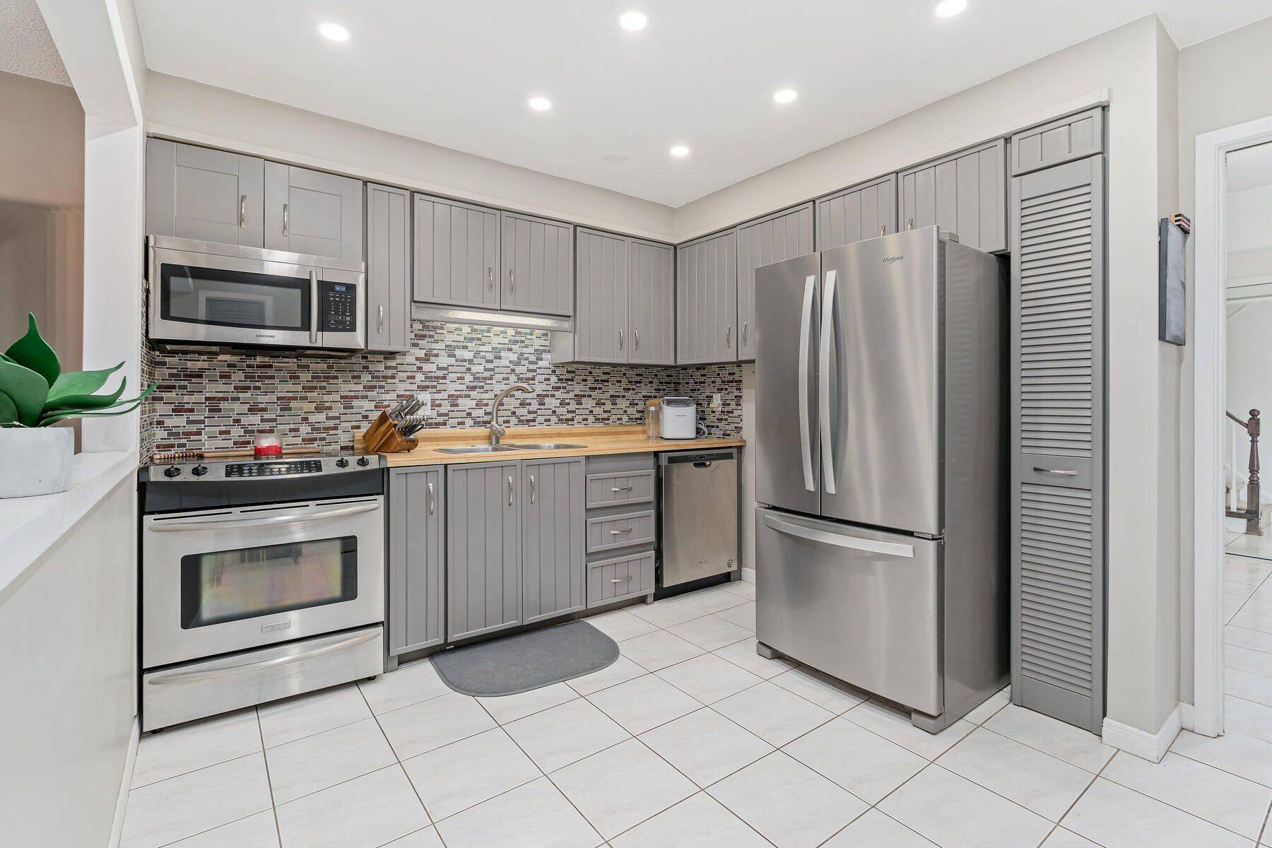 Mississauga, ON L5N 2G7,2734 Los Palmas CT