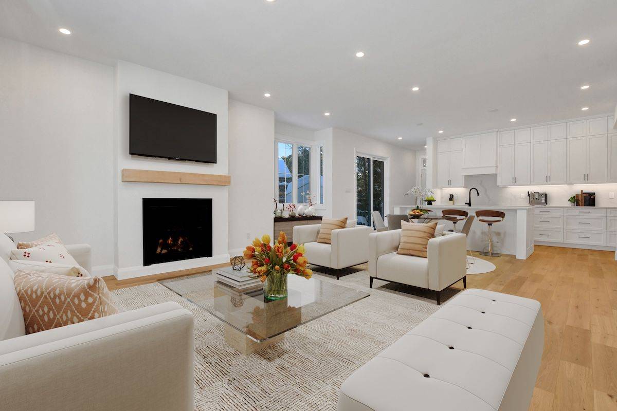 Woodroffe, ON K2B 7B2,2272 Lawn AVE