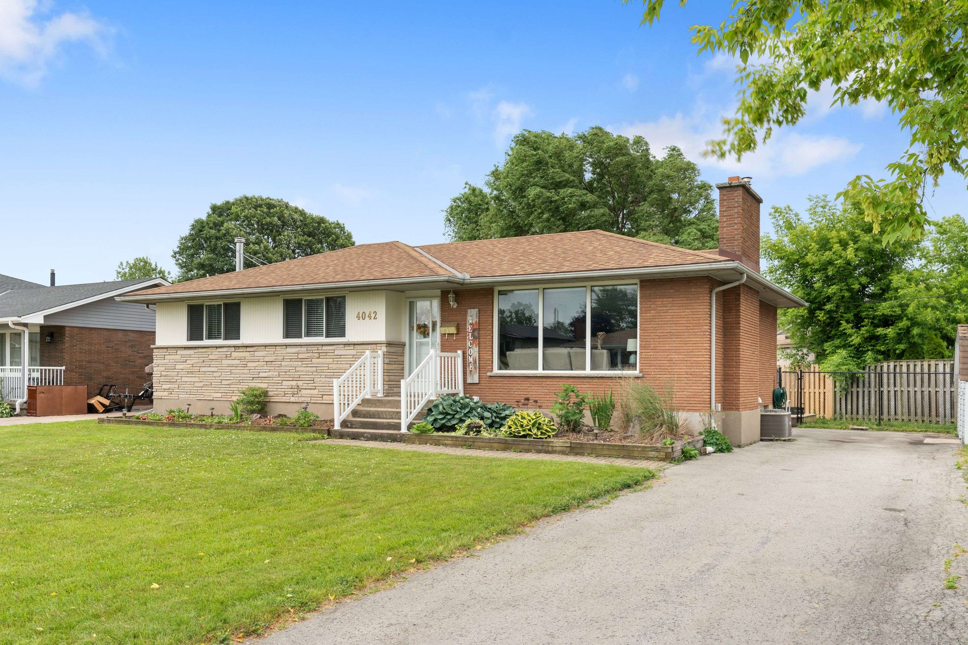 Niagara Falls, ON L2G 6L8,4042 Montcalm CRES