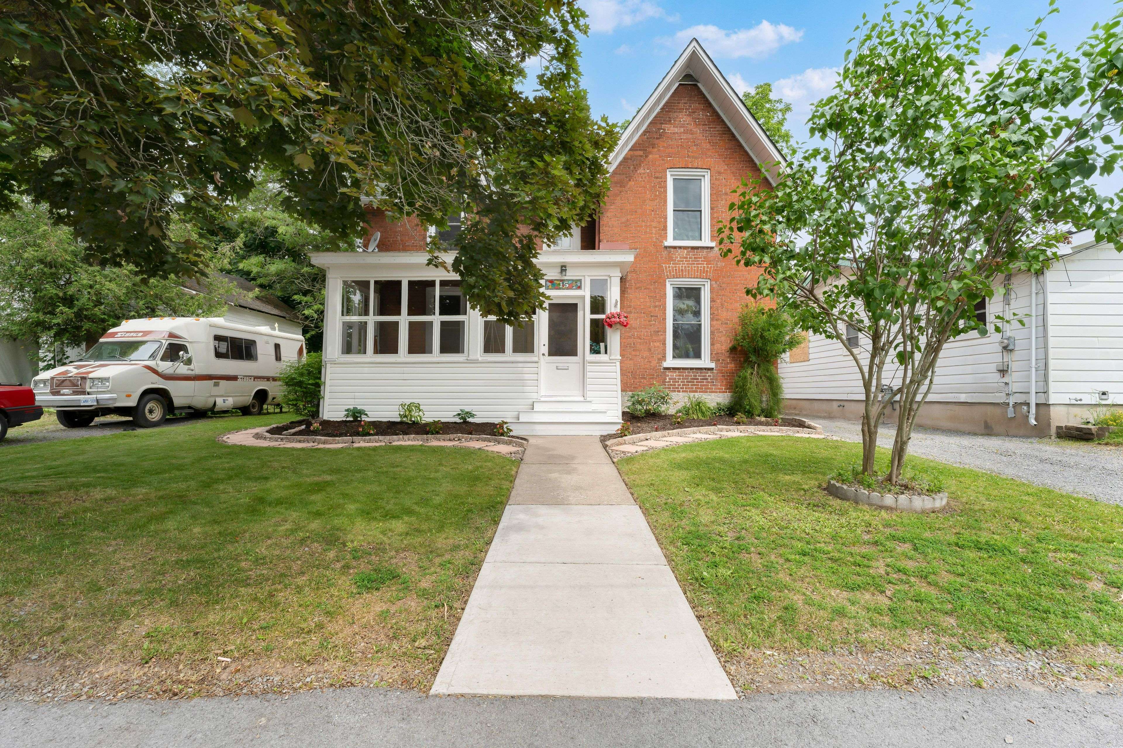 15 Graham ST E, Greater Napanee, ON K7R 1L6