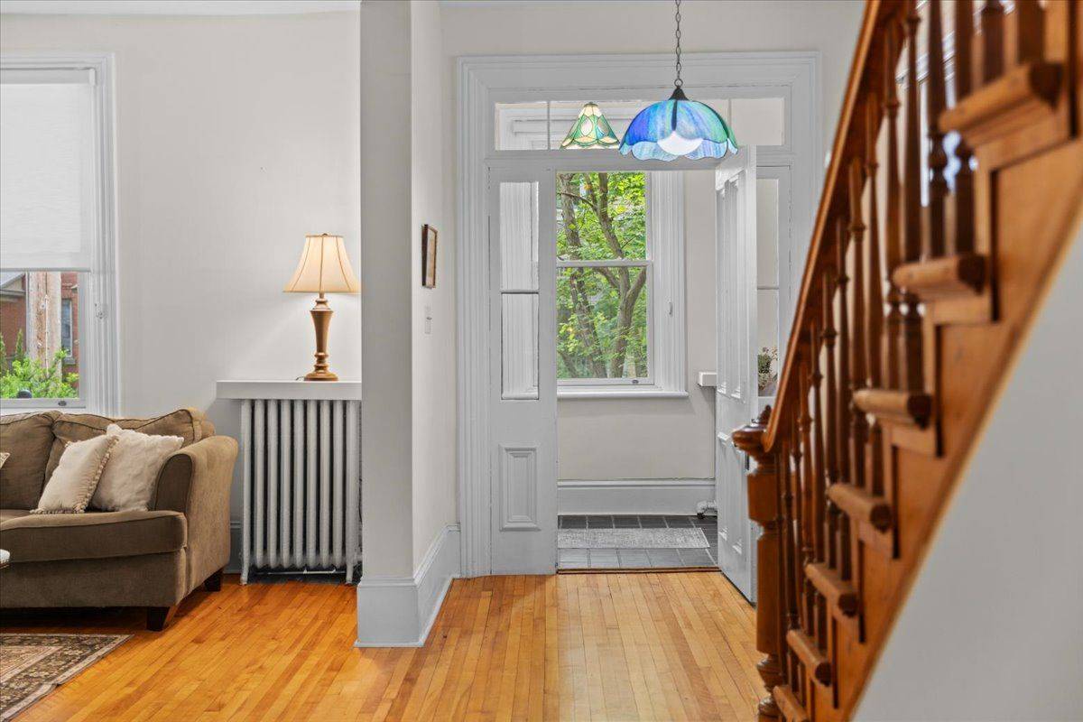 New Edinburgh - Lindenlea, ON K1M 1N8,107 Stanley AVE
