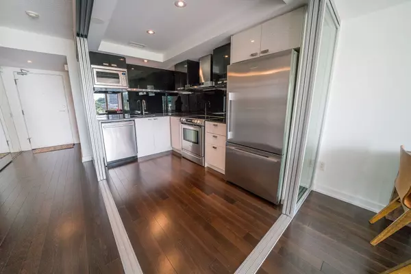 Toronto C15, ON M2K 0C1,121 Mcmahon DR #915