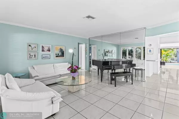 Pompano Beach, FL 33060,1241 SE 9th Ave