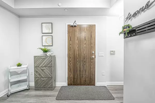 Vaughan, ON L6A 5A7,99 EAGLE ROCK WAY #206