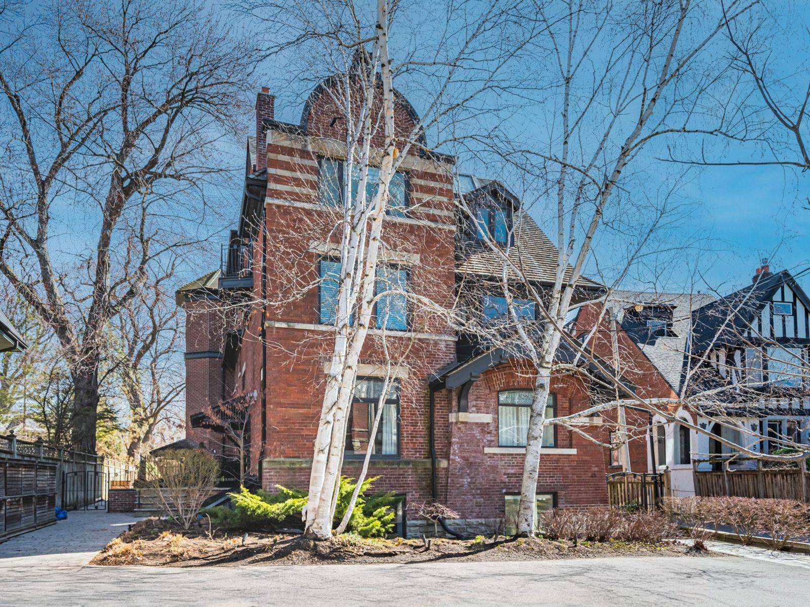 Toronto C09, ON M4W 2S5,15 Scarth RD #1