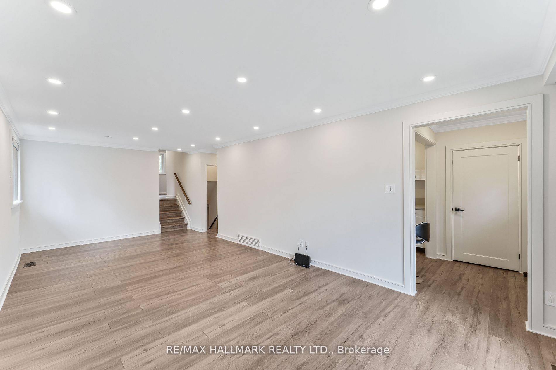 Toronto C15, ON M2H 1M8,52 Drysdale CRES
