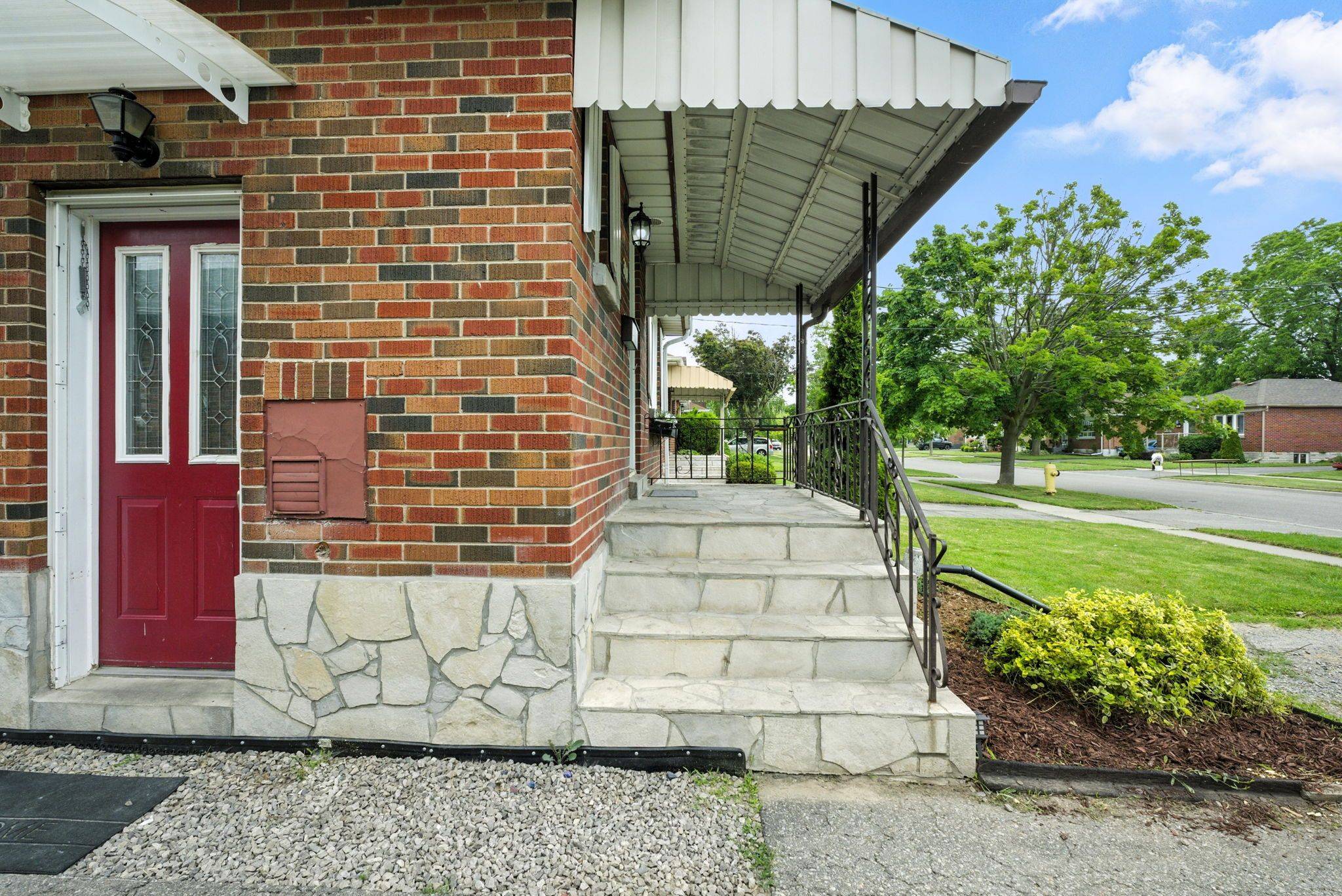 Oshawa, ON L1H 5Z8,300 Cadillac AVE S