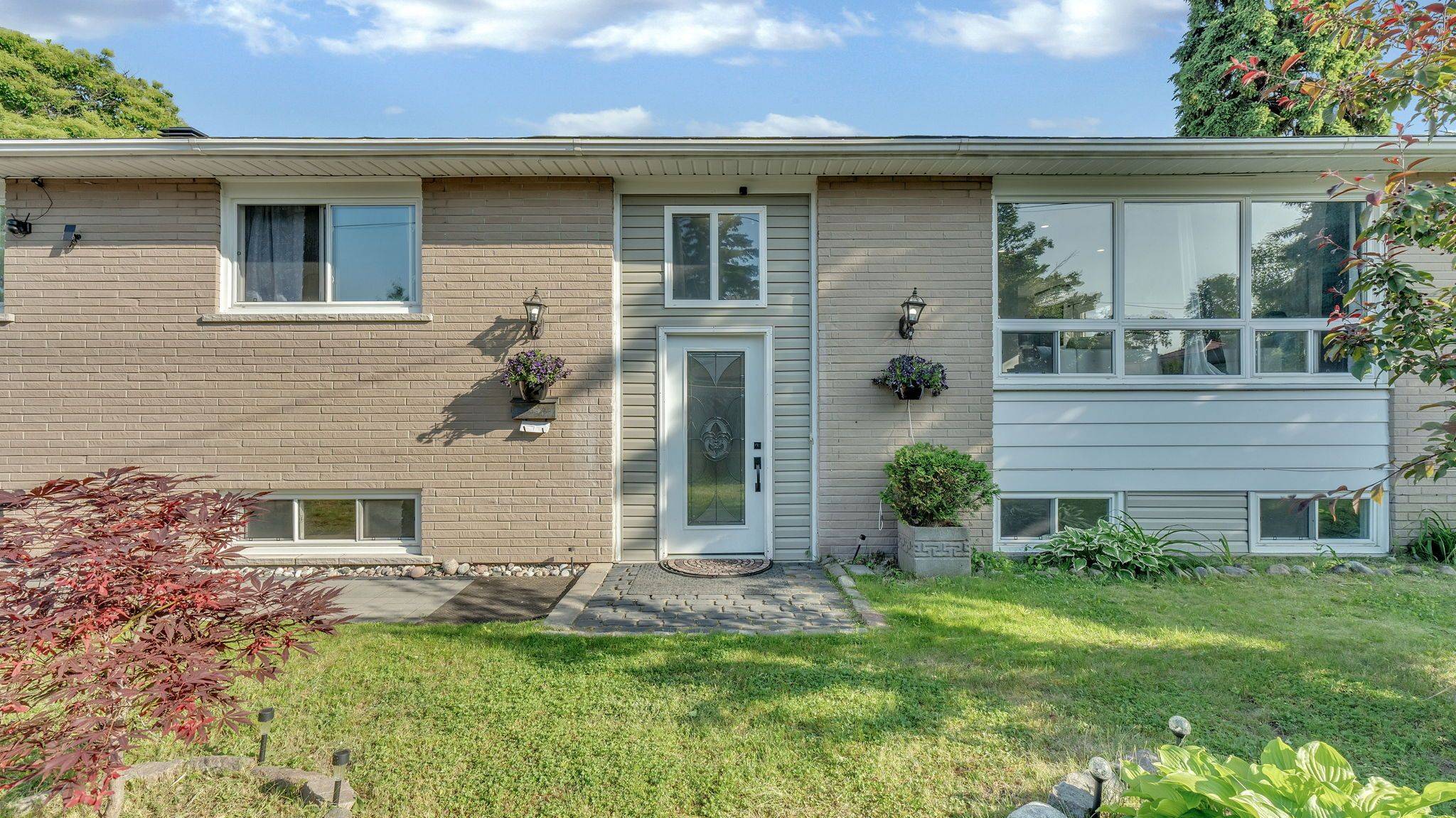 Toronto E10, ON M1E 2J5,289 Coronation DR