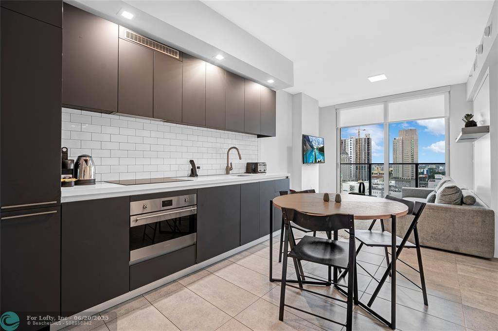 227 NE 2nd St  #2303, Miami, FL 33132