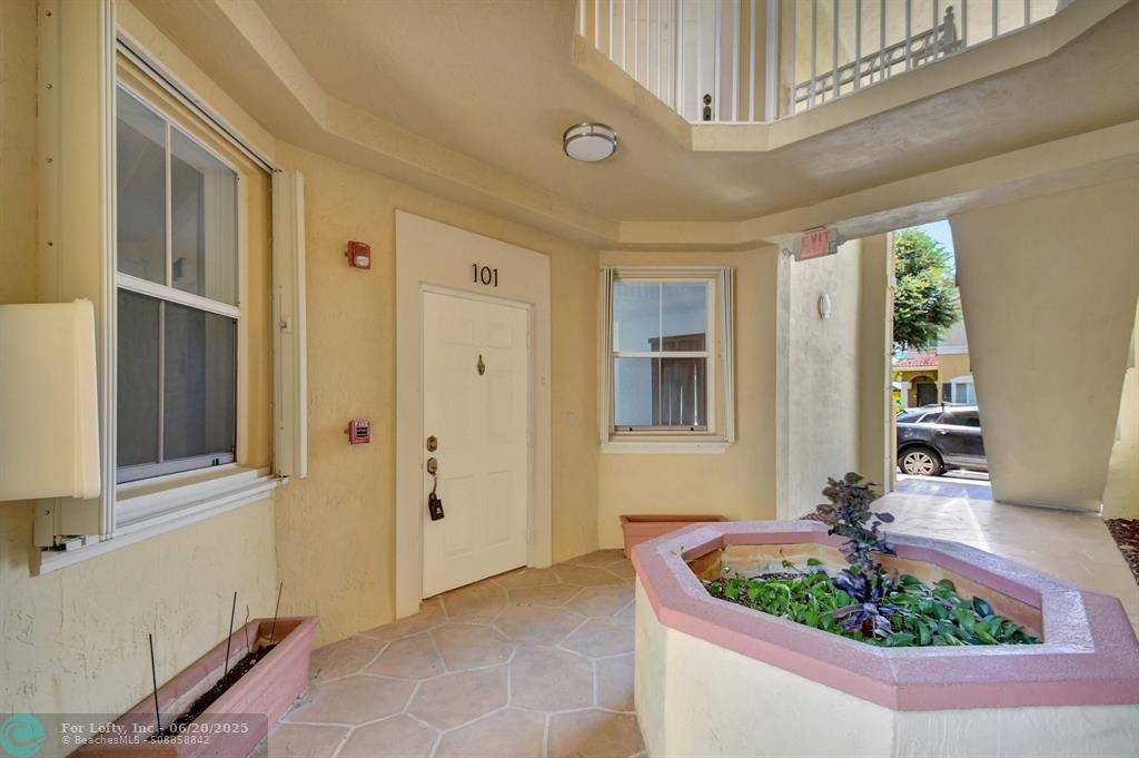 Miami, FL 33174,8964 W Flagler St  #101