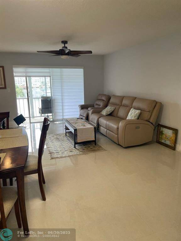 Hallandale Beach, FL 33009,2200 Diana Dr  #315