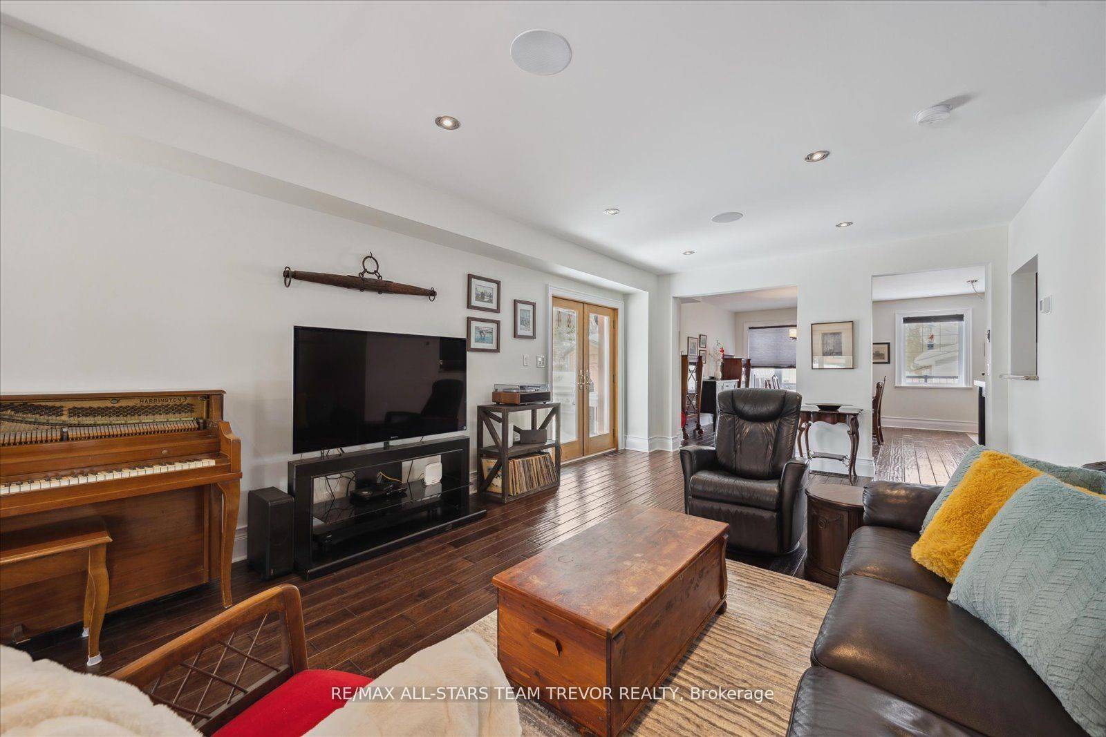 Aurora, ON L4G 2E9,27 Corbett CRES