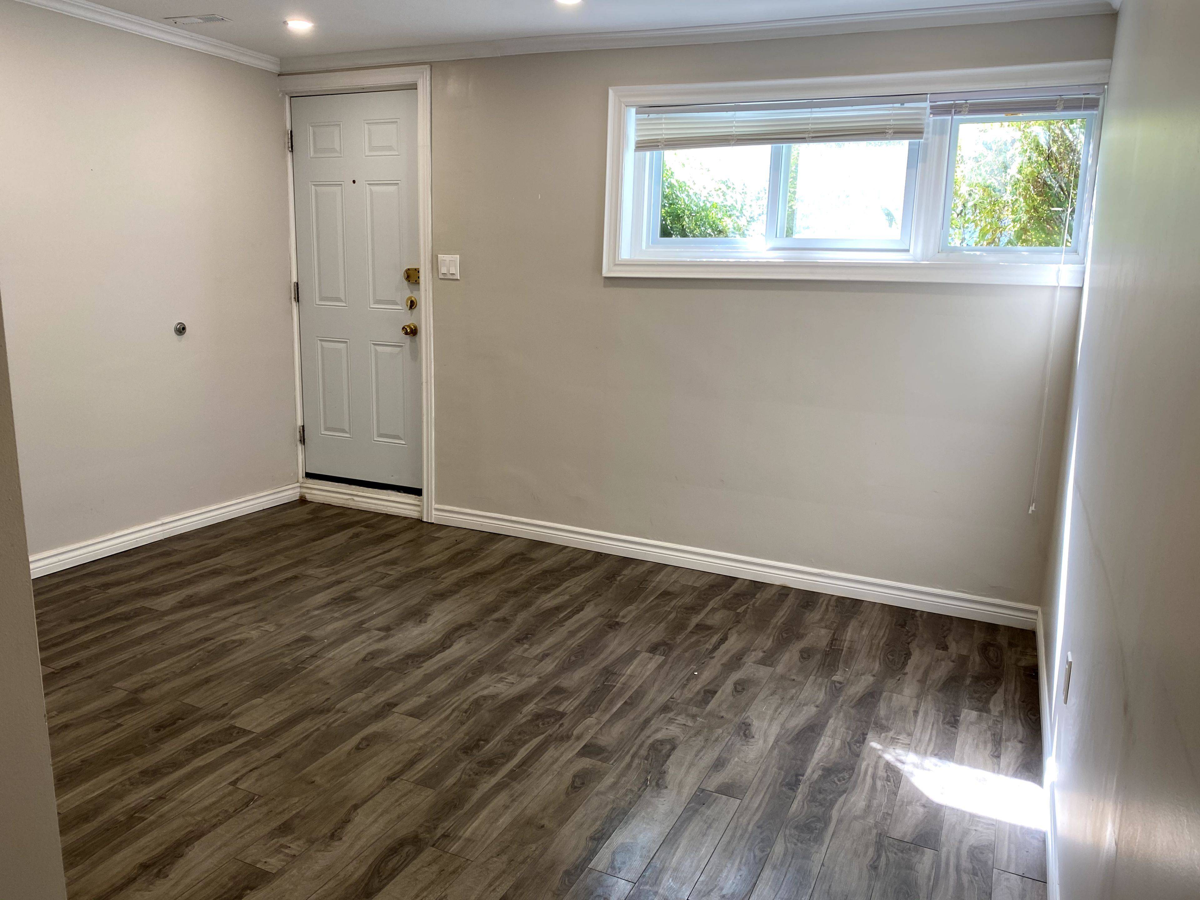 Newmarket, ON L3Y 3A8,796 (Lower Floor) Botany Hill CRES