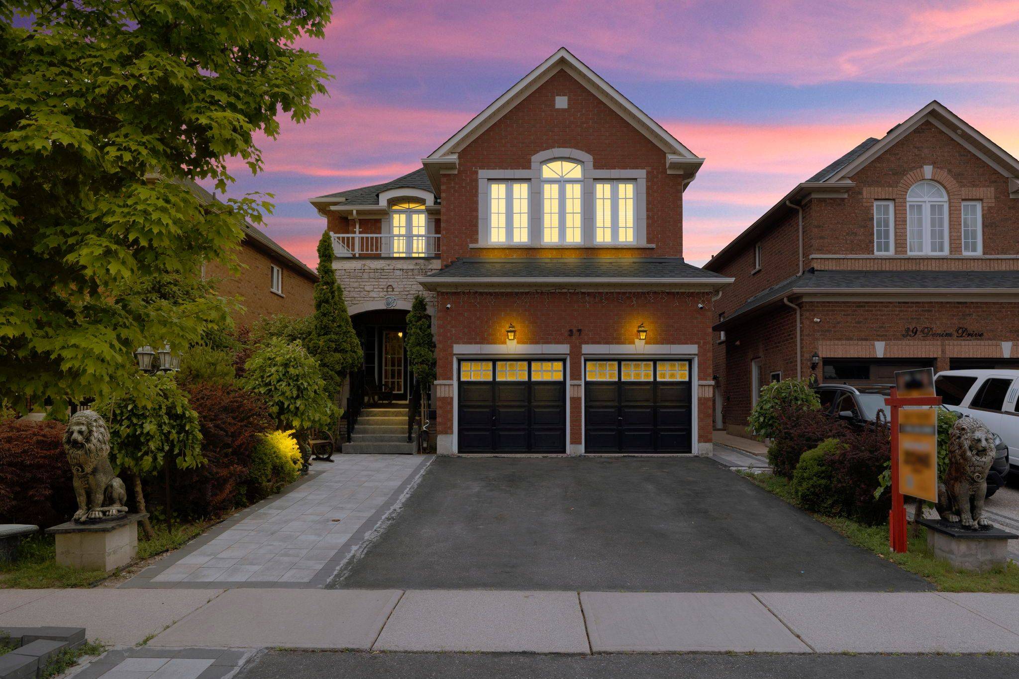 37 Denim DR, Brampton, ON L6P 2R3