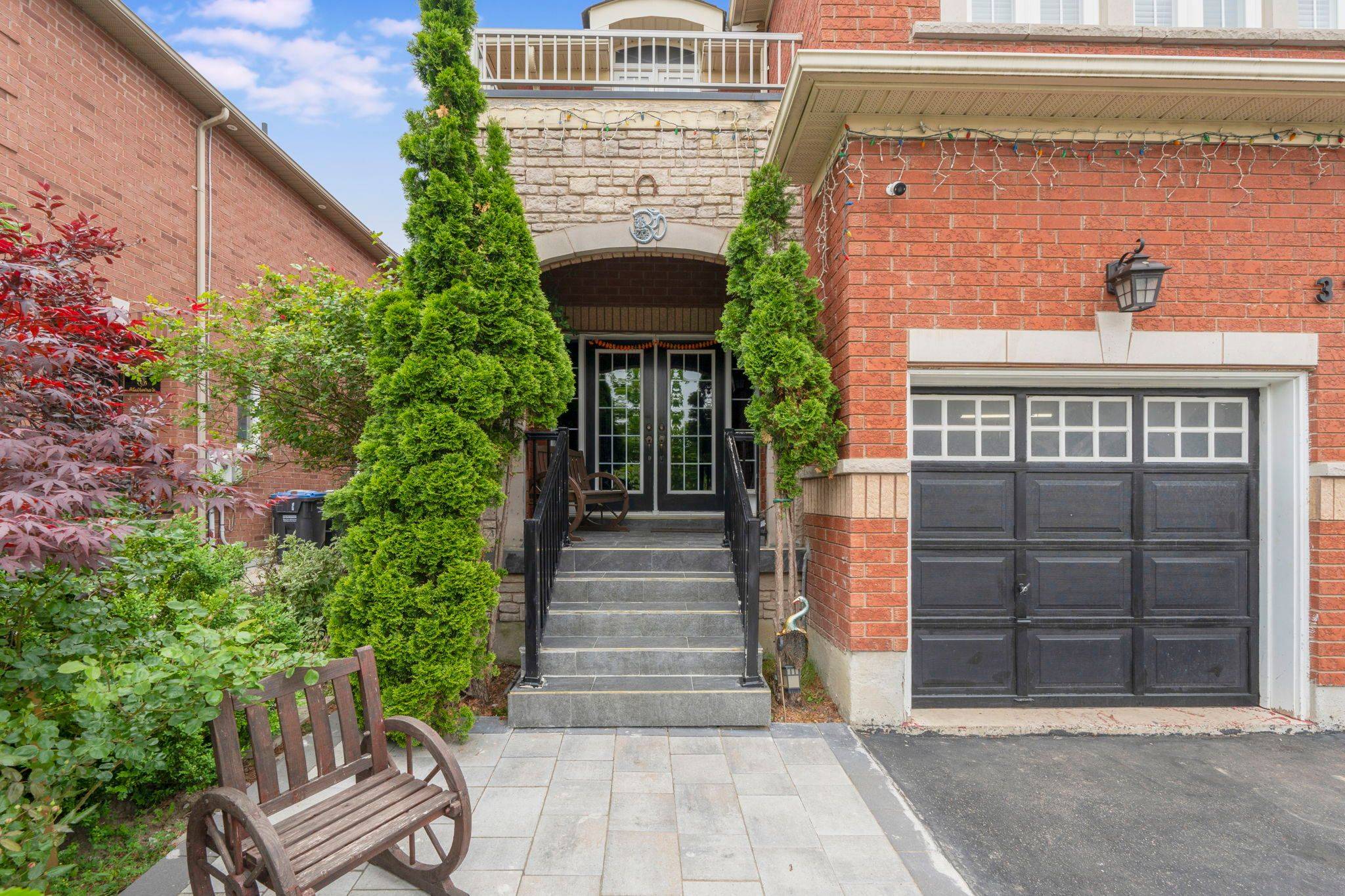 Brampton, ON L6P 2R3,37 Denim DR