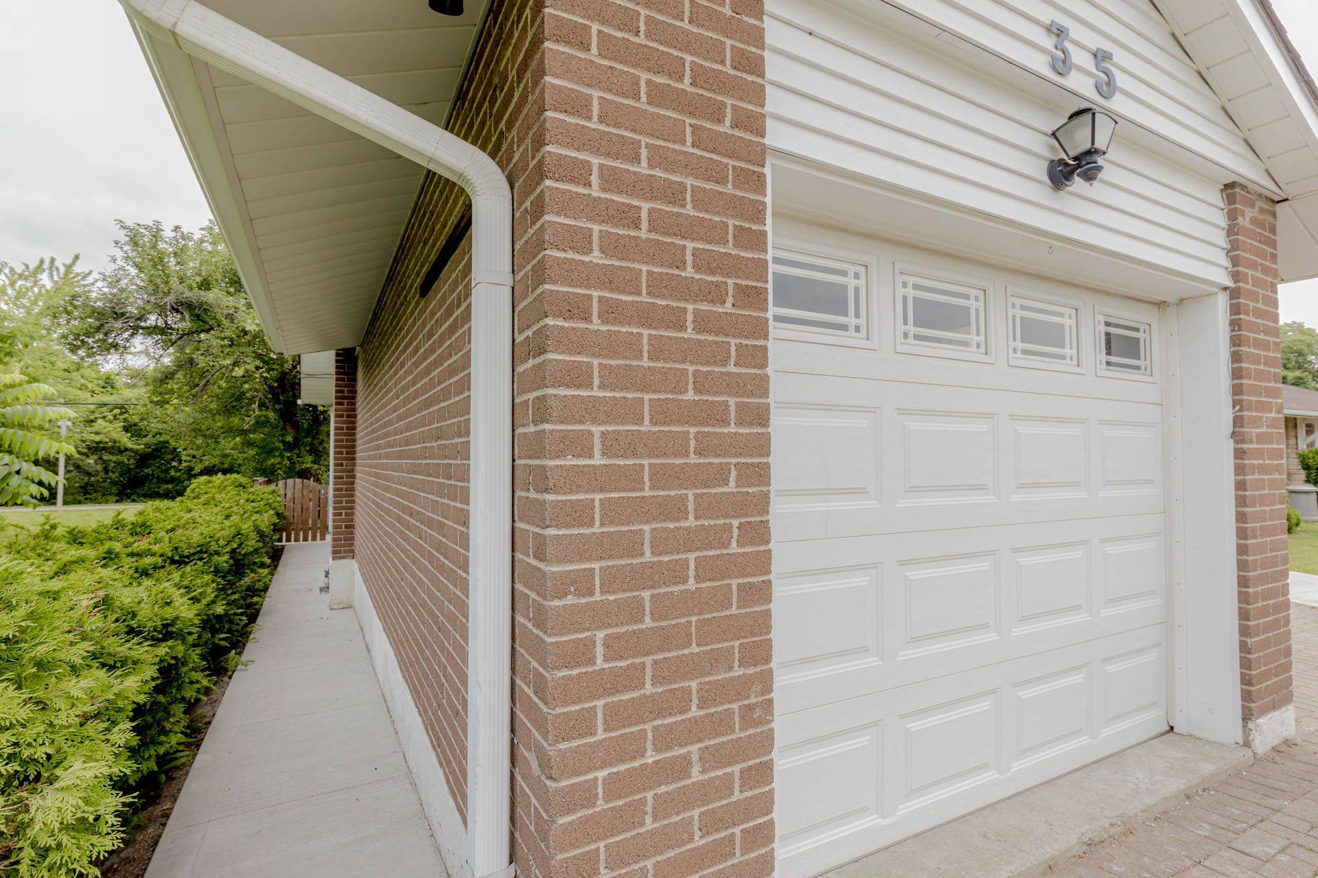 Brampton, ON L6T 2R1,35 Addington CRES