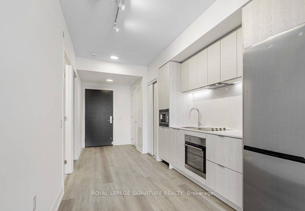 Mississauga, ON L5A 0B1,86 Dundas ST E #404
