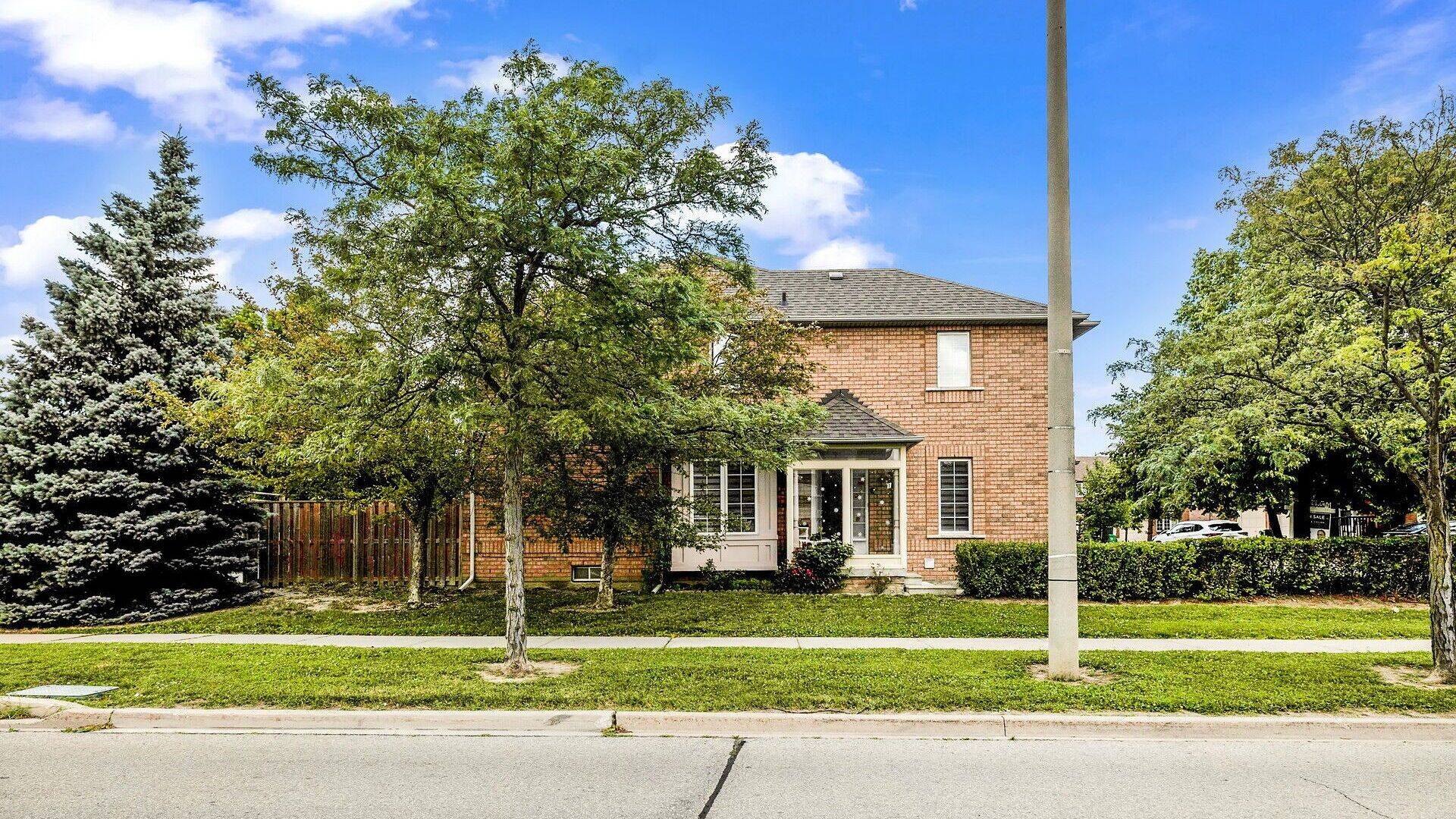35 Malta AVE #1, Brampton, ON L6Y 5B4