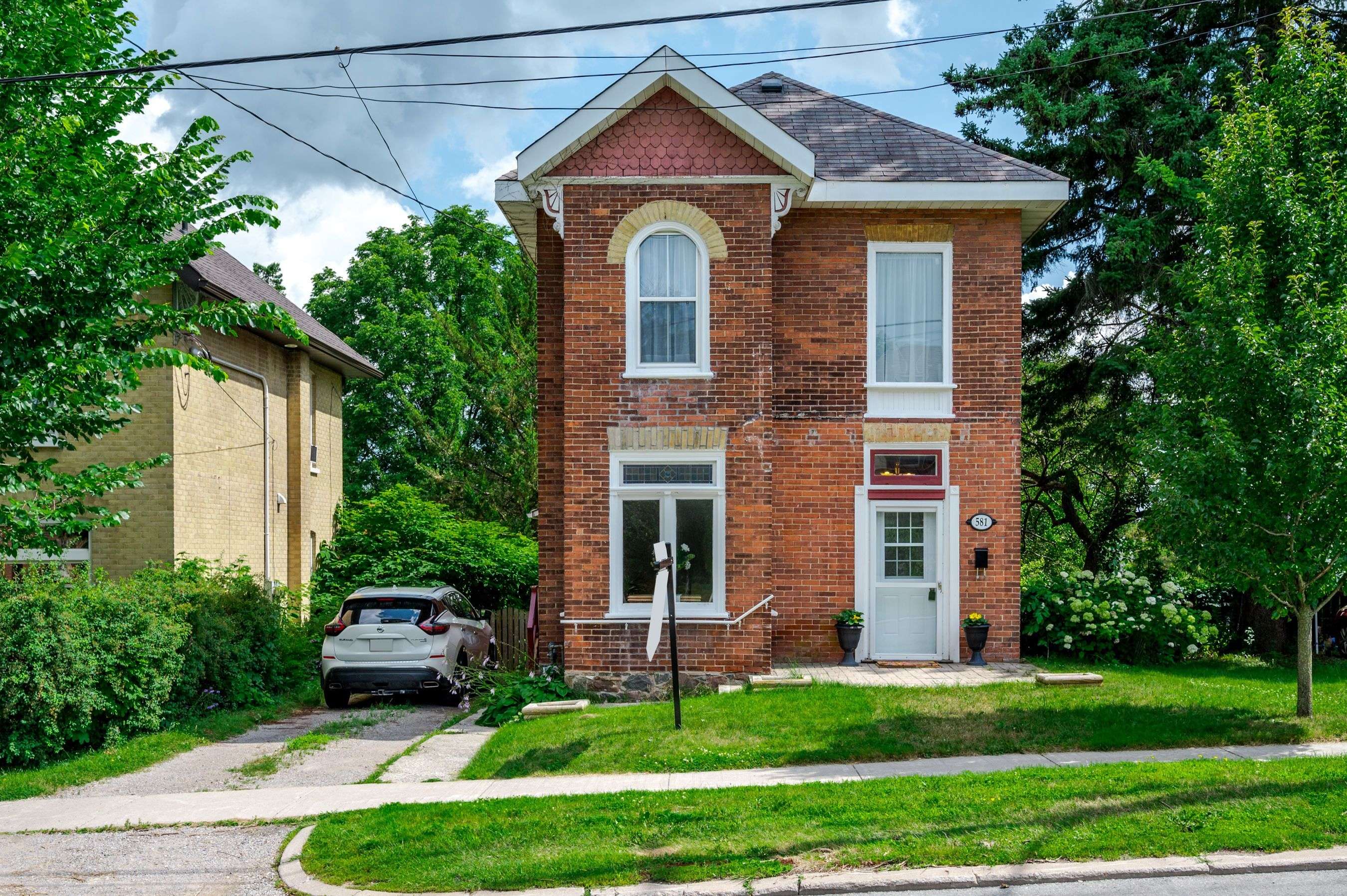 Peterborough Central, ON K9J 2P4,581 Sherbrooke ST