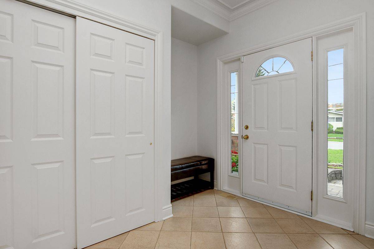 Cityview - Parkwoods Hills - Rideau Shore, ON K2E 6N3,10A Ashburn DR