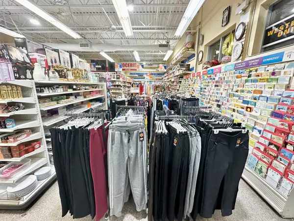 Mississauga, ON L5M 7L9,5602 Tenth Line W #120,121