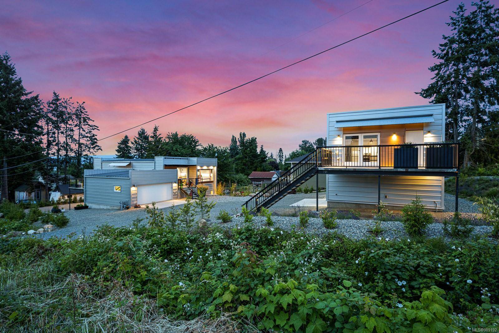 3855/3857 Warren Ave, Royston, BC V0R 2V0