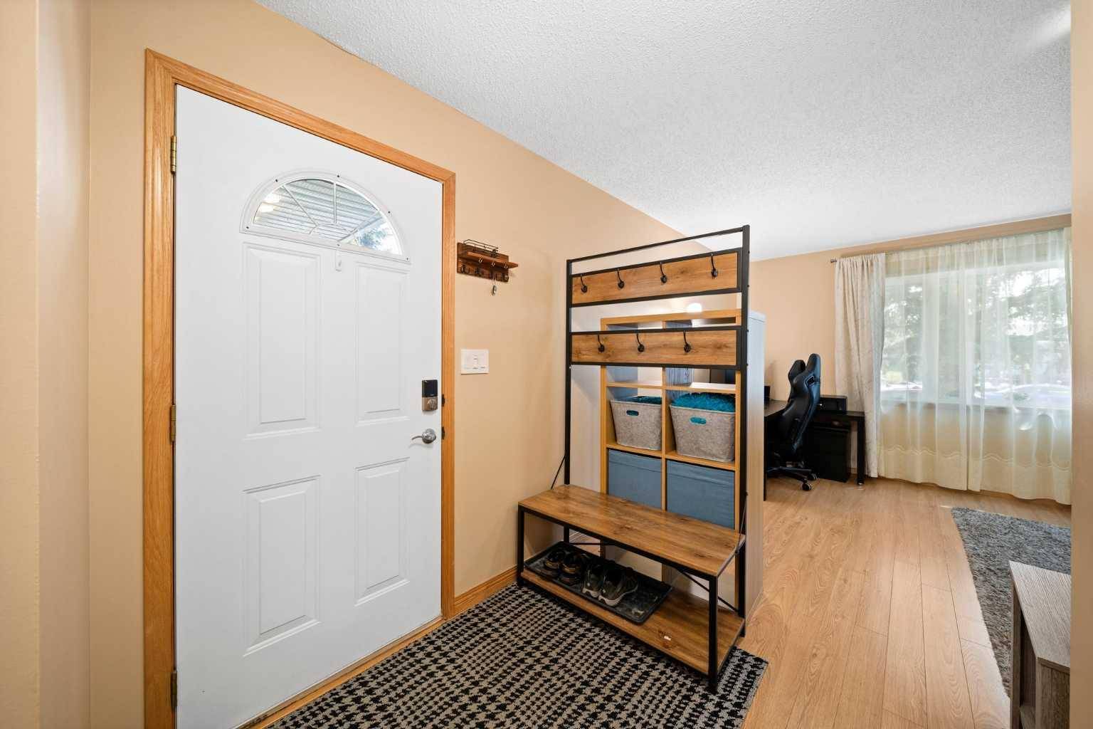 Calgary, AB T2X 1E5,250 Midridge PL Southeast