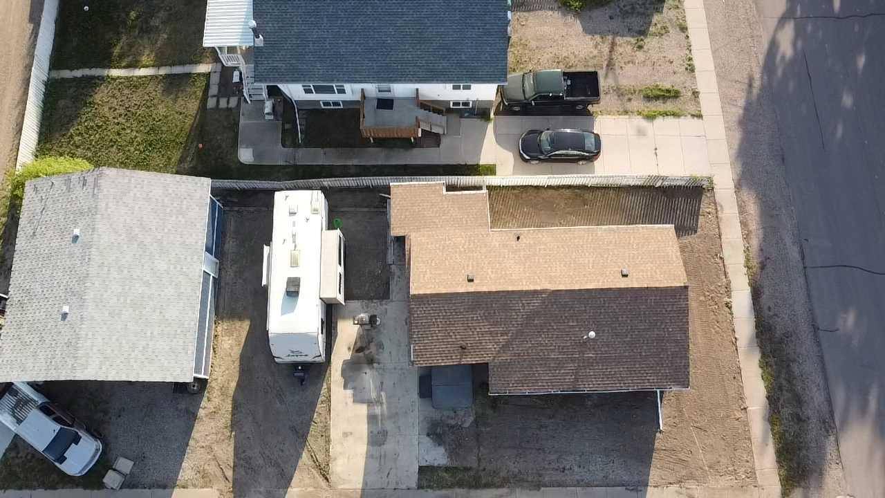 Lethbridge, AB T1H6B2,1138 42 AVE North