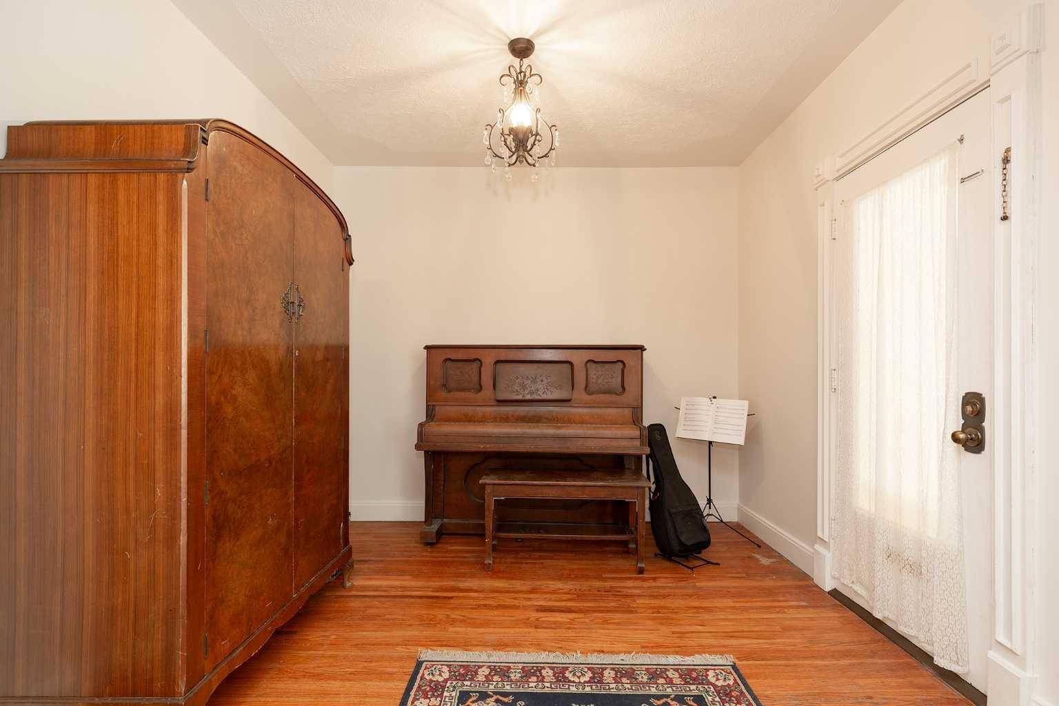Lethbridge, AB T1J 2M8,622 10 ST South #1-5