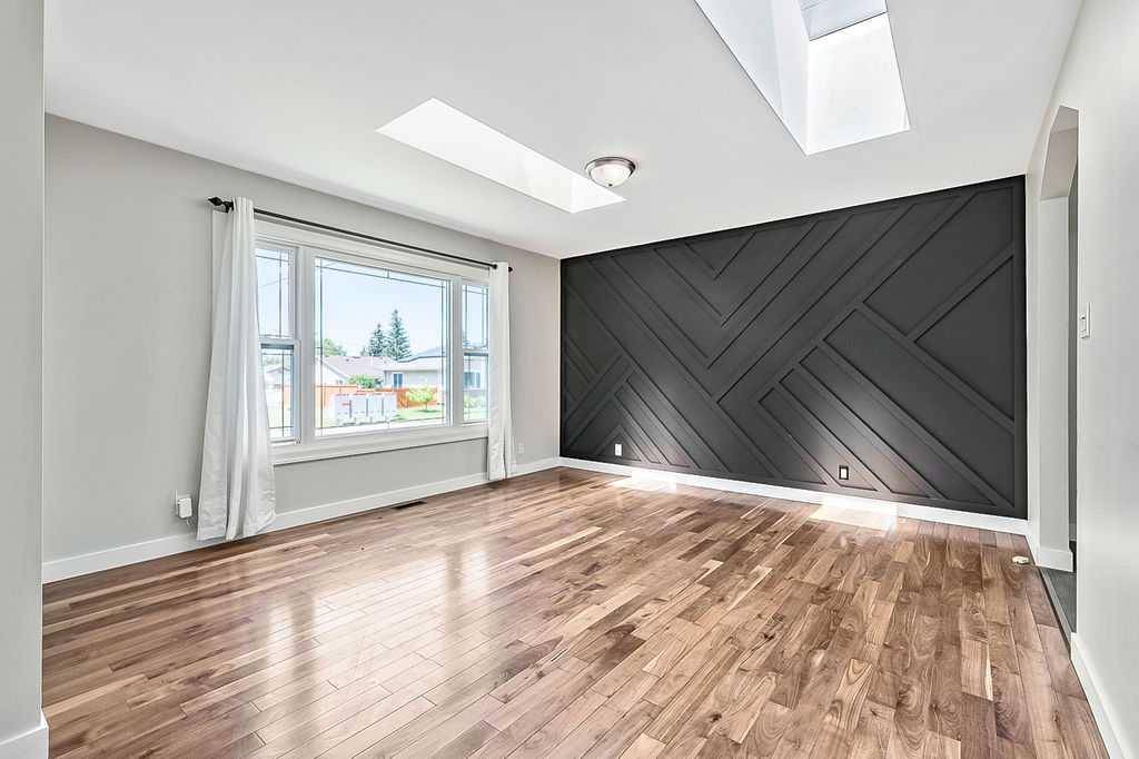 Calgary, AB T2C 1H5,724 Olympia DR Southeast