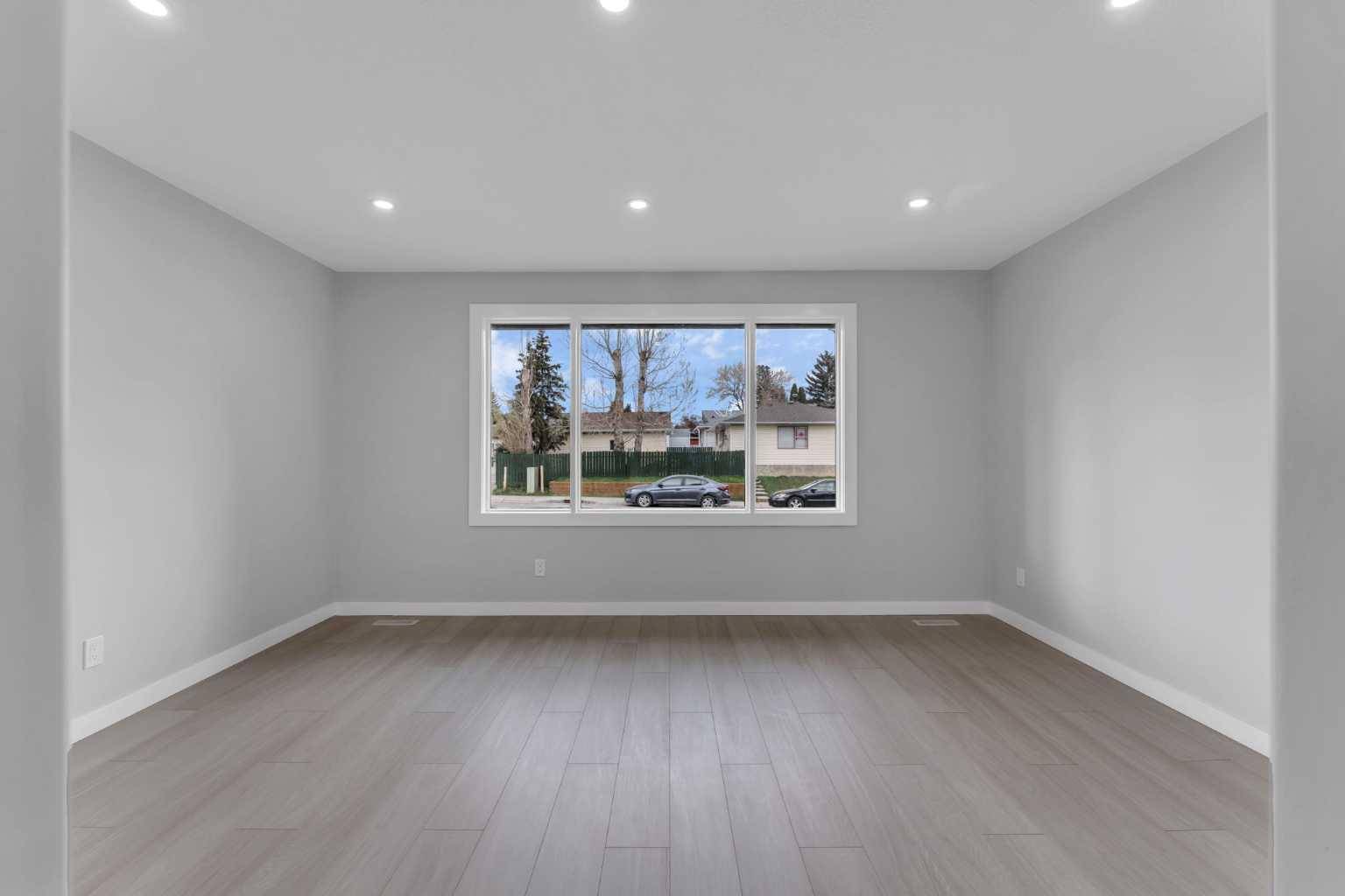 Calgary, AB T1Y 4R1,5727 24 AVE Northeast