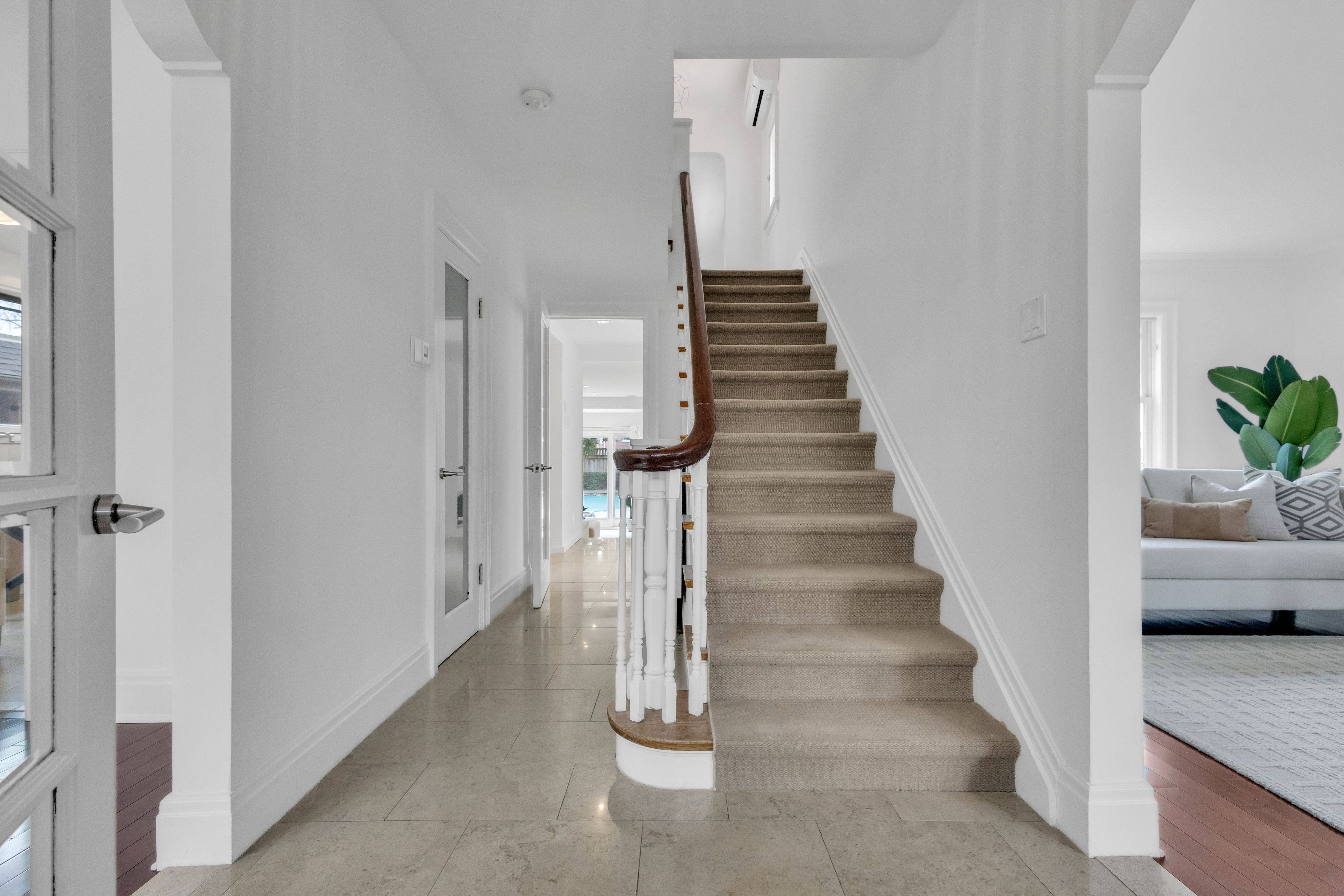 Toronto C04, ON M5N 1S8,111 Strathallan BLVD