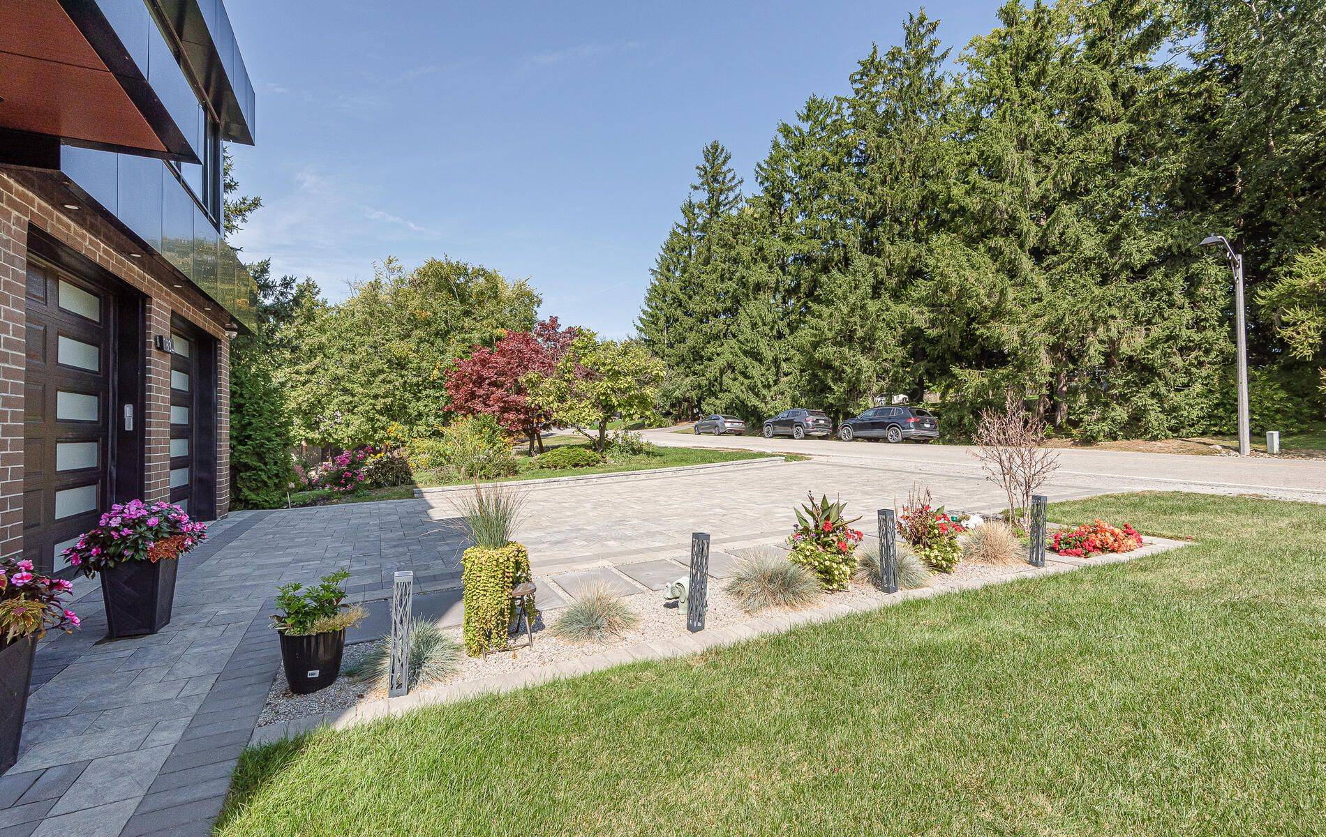 Pickering, ON L1V 1T8,1834 Appleview RD