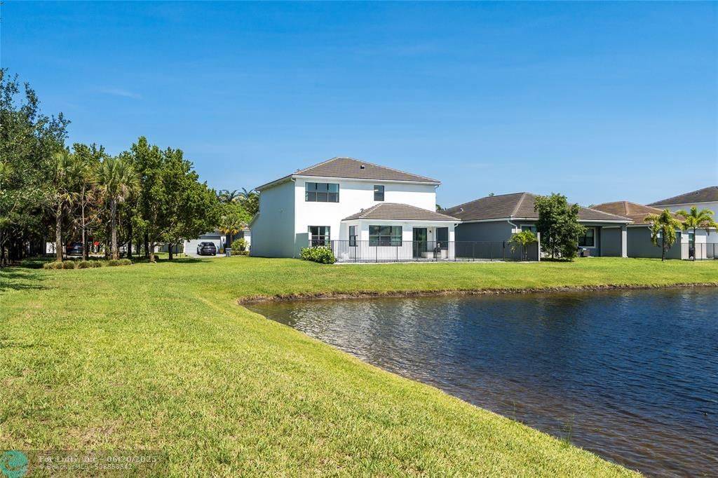 Lake Worth, FL 33463,7151 Villamar Way